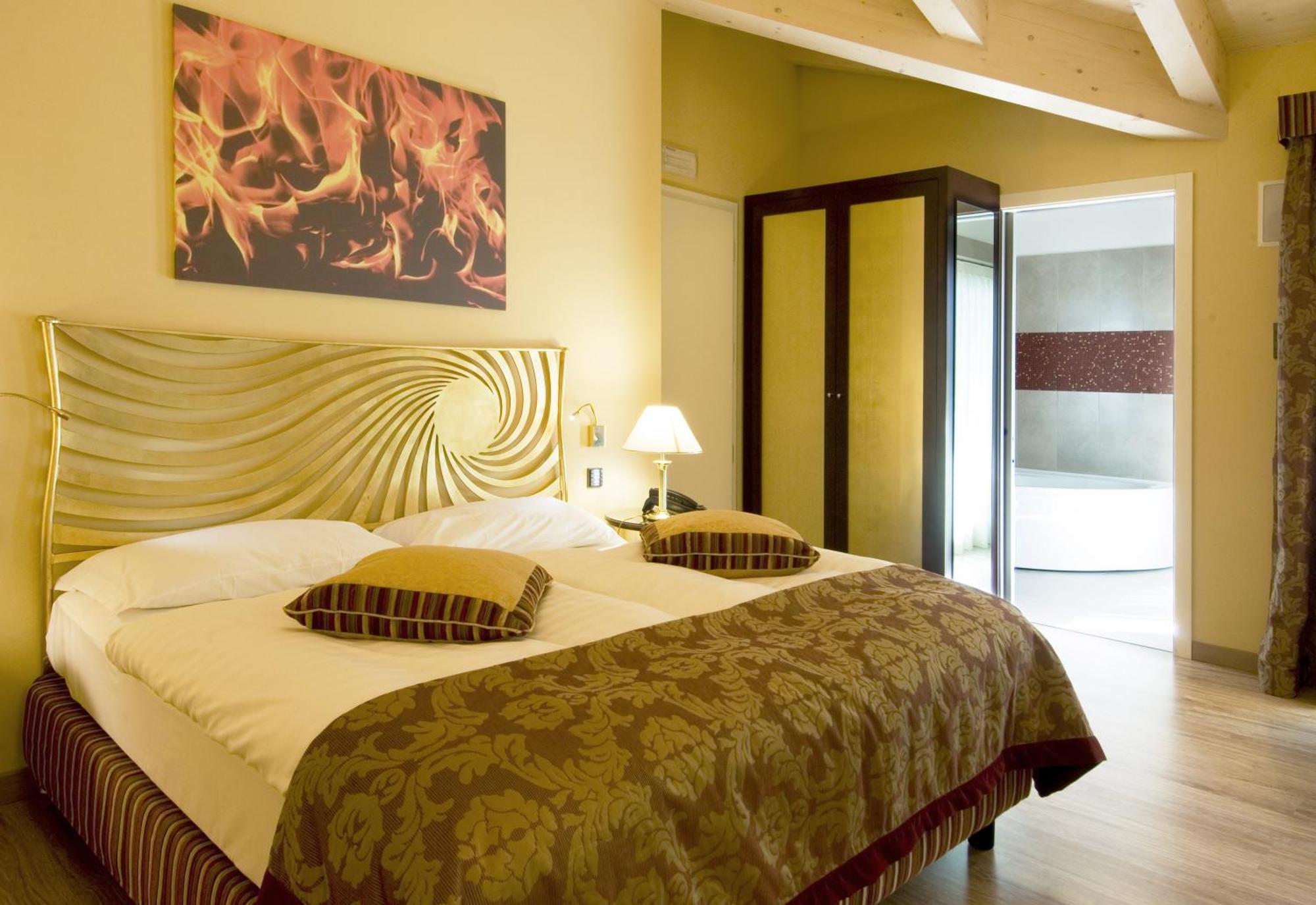 Superior Double Room Jacuzzi