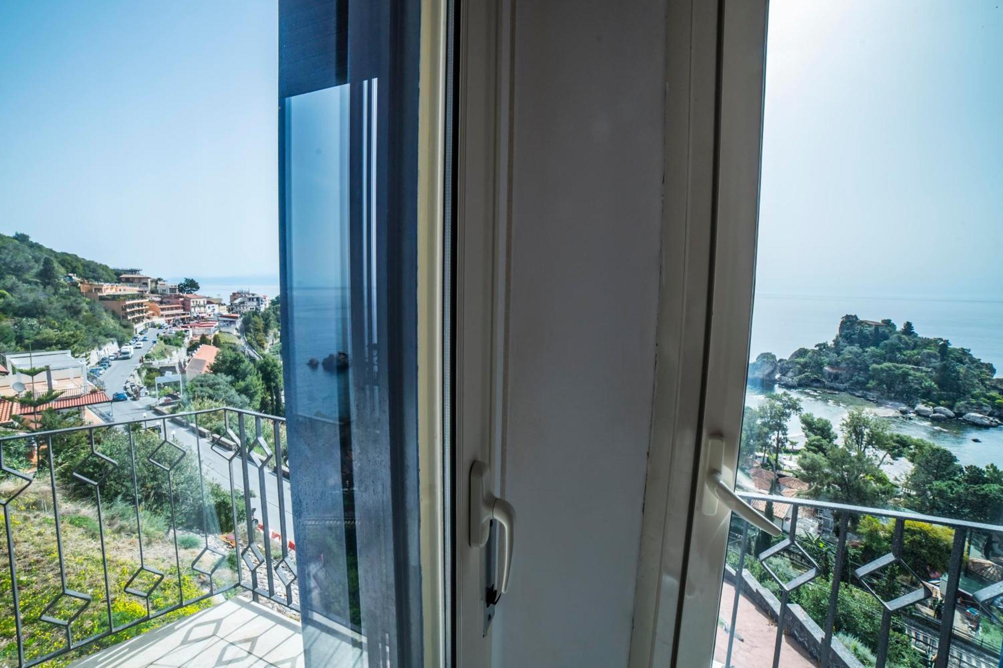 Triple Room Sea View,1209777991:JPEG