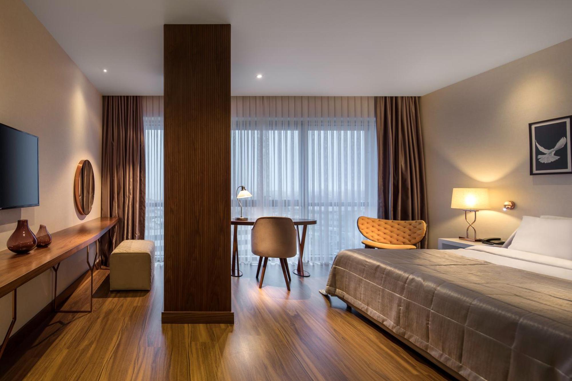 Executive King Room Bath