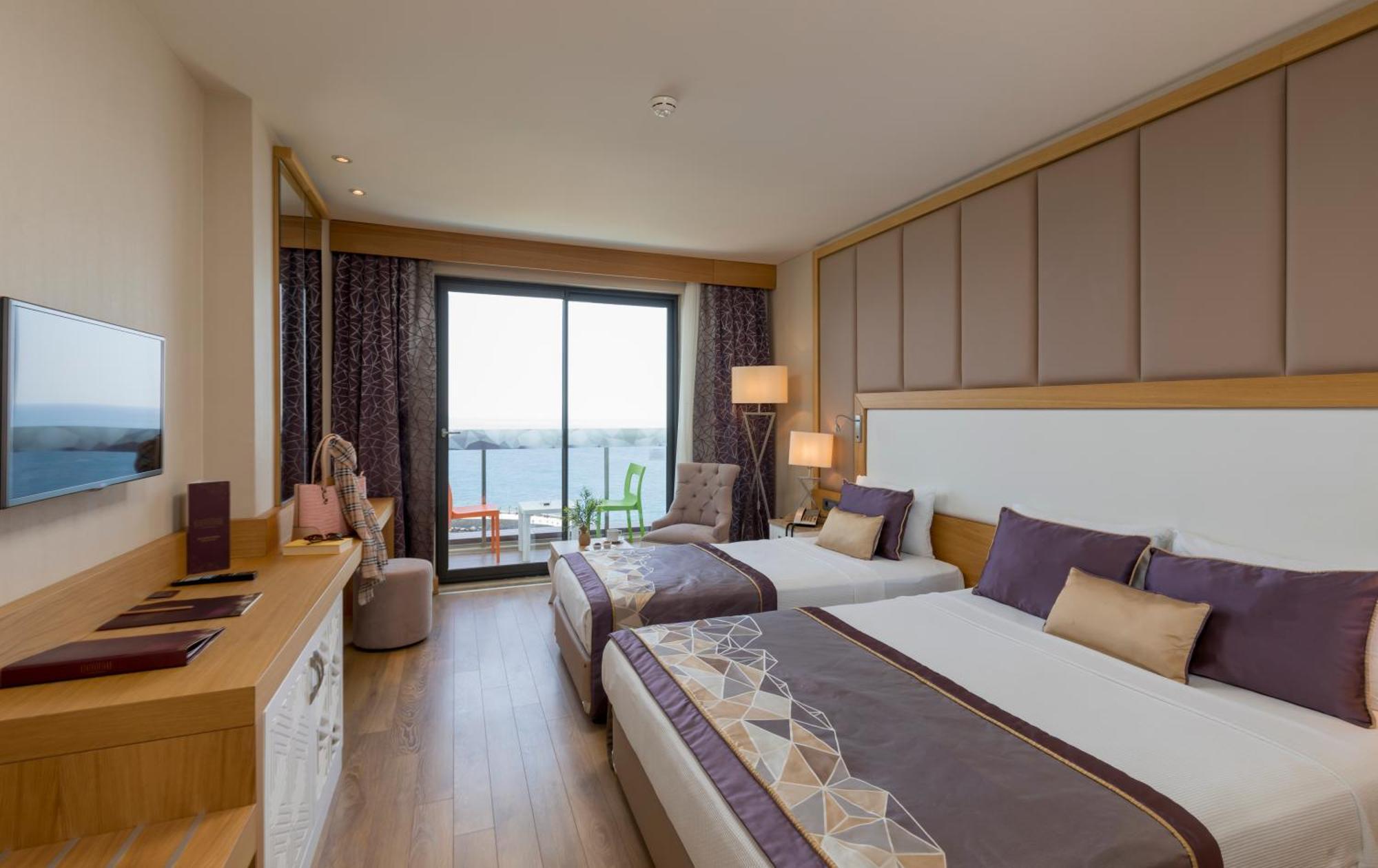 Double or Twin Room Sea View