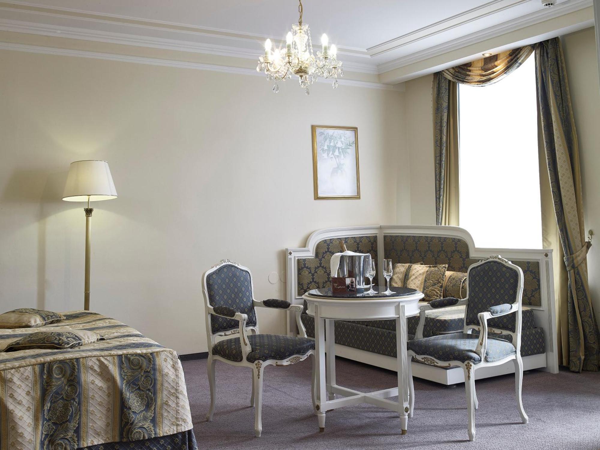 Suite 11