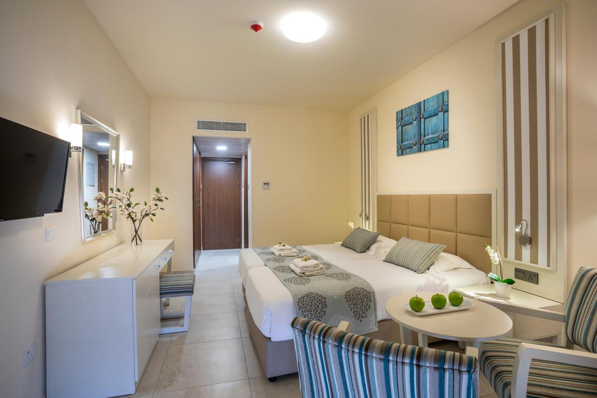 Superior Double Room Inland View