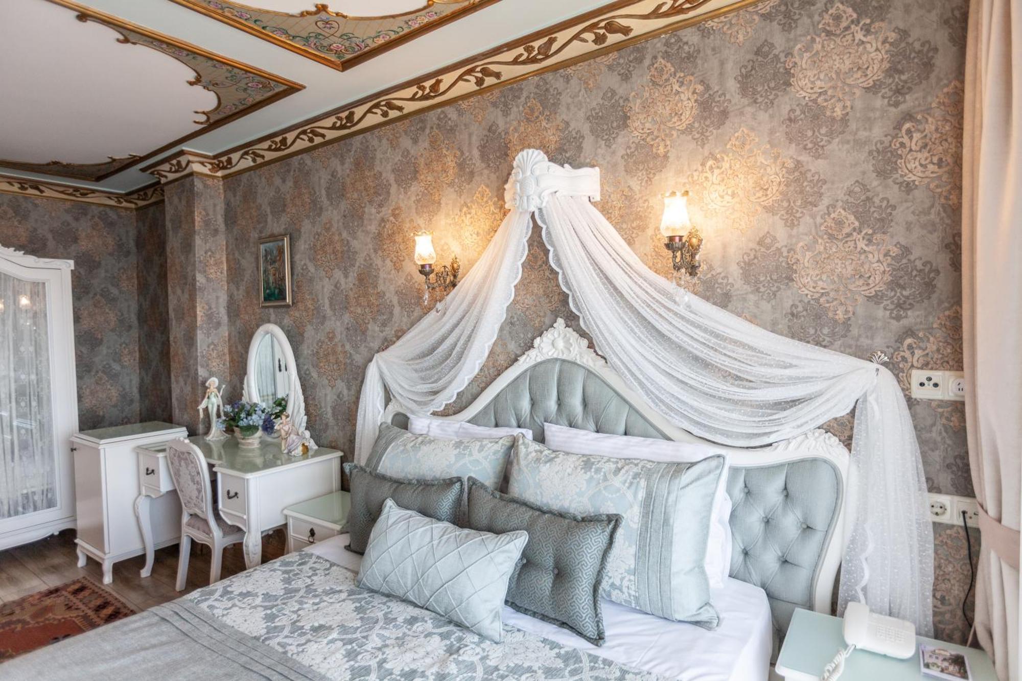 Dolmabahce Suite