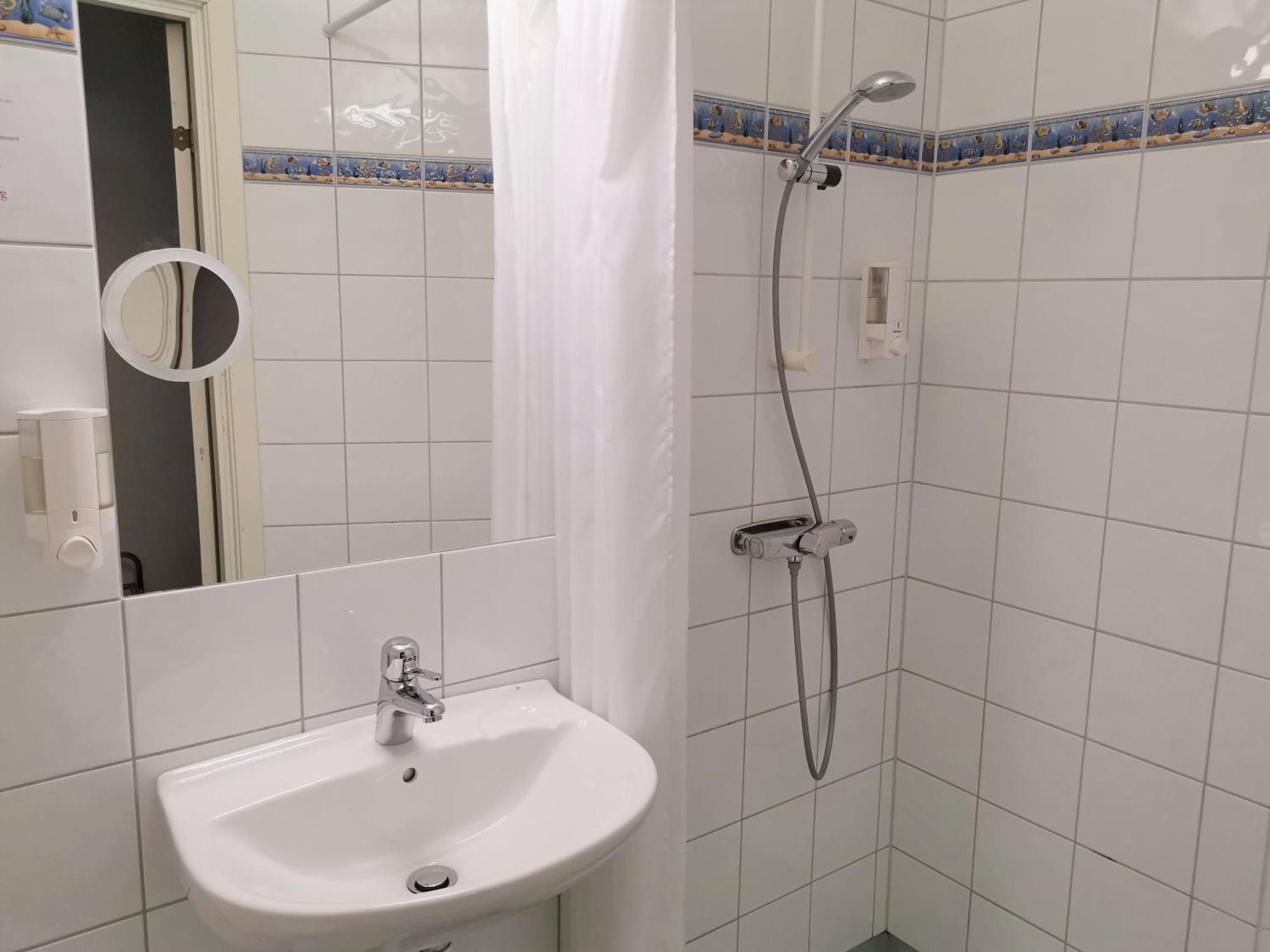 Small Double Room,1498647691:JPEG