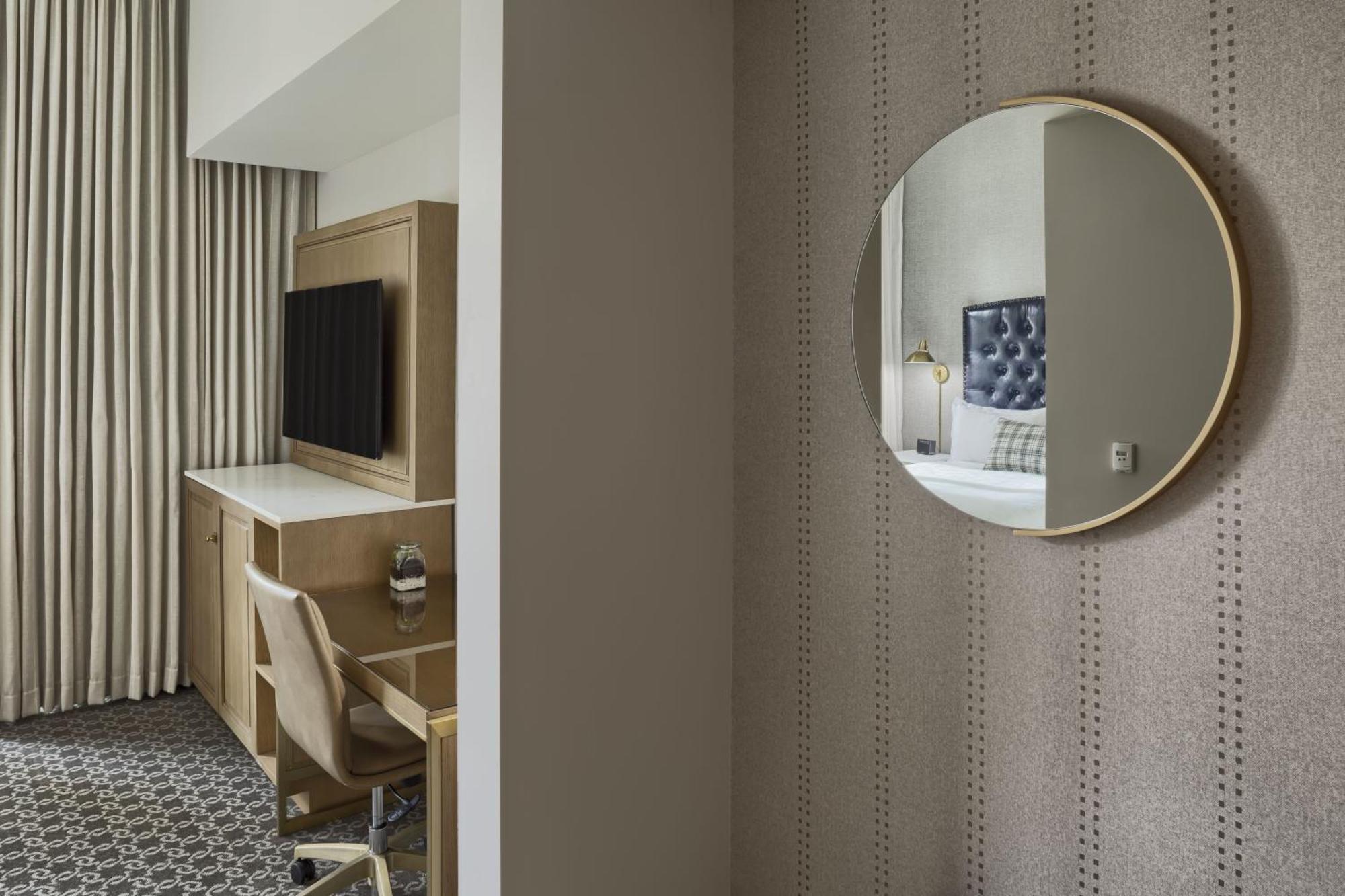 Petite One Queen Room