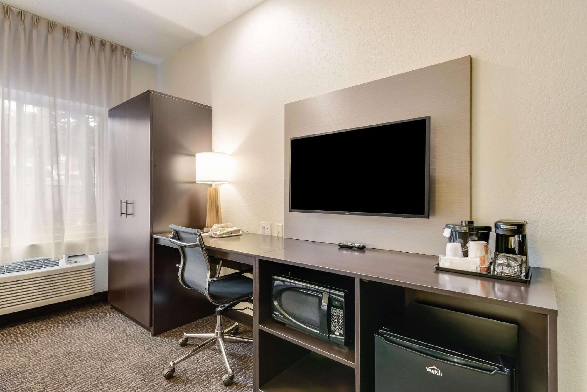 King Room First Floor Accessible or Non-Smoking