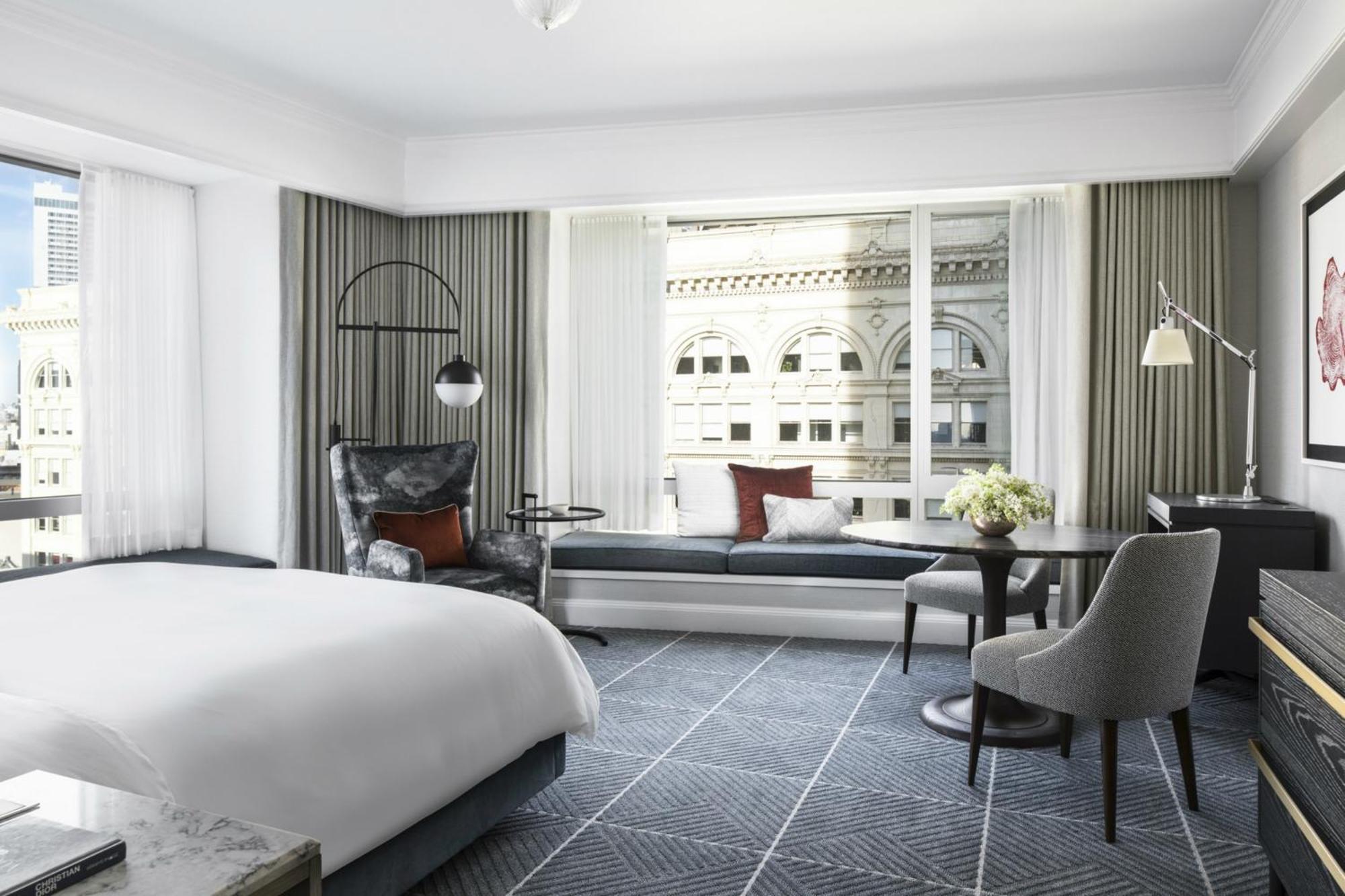 Deluxe King Room with View,1438324234:JPEG