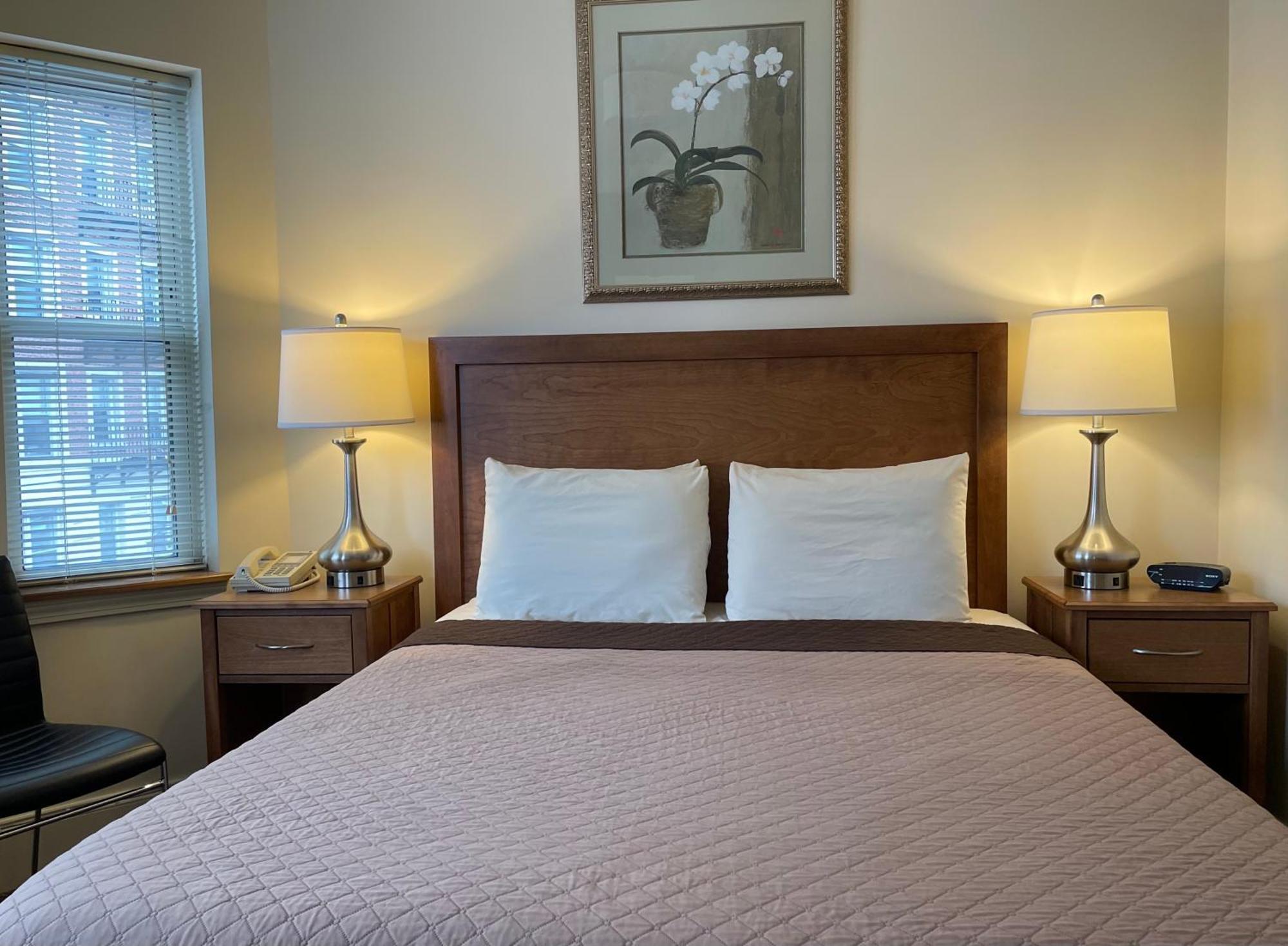 Economy Queen Room, Private Bathroom,1589309451:JPEG