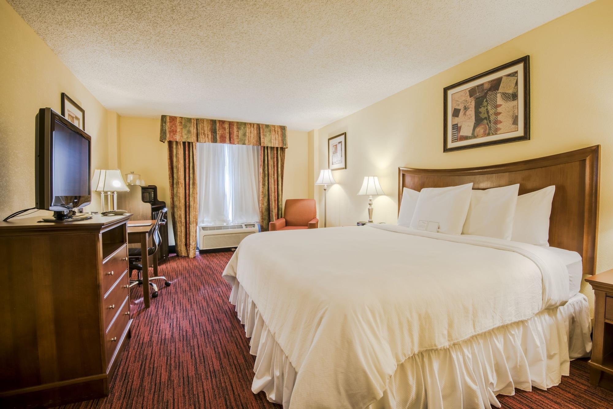 Deluxe Queen Suite