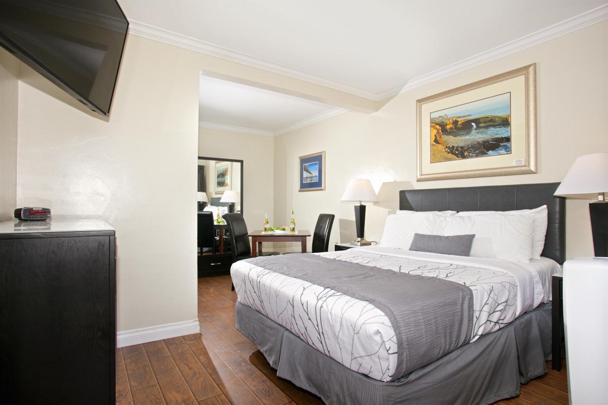 Queen Room Partial Ocean View