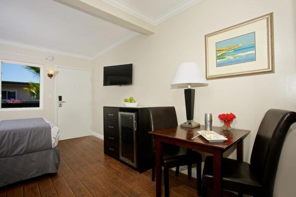 Queen Room Courtyard View
