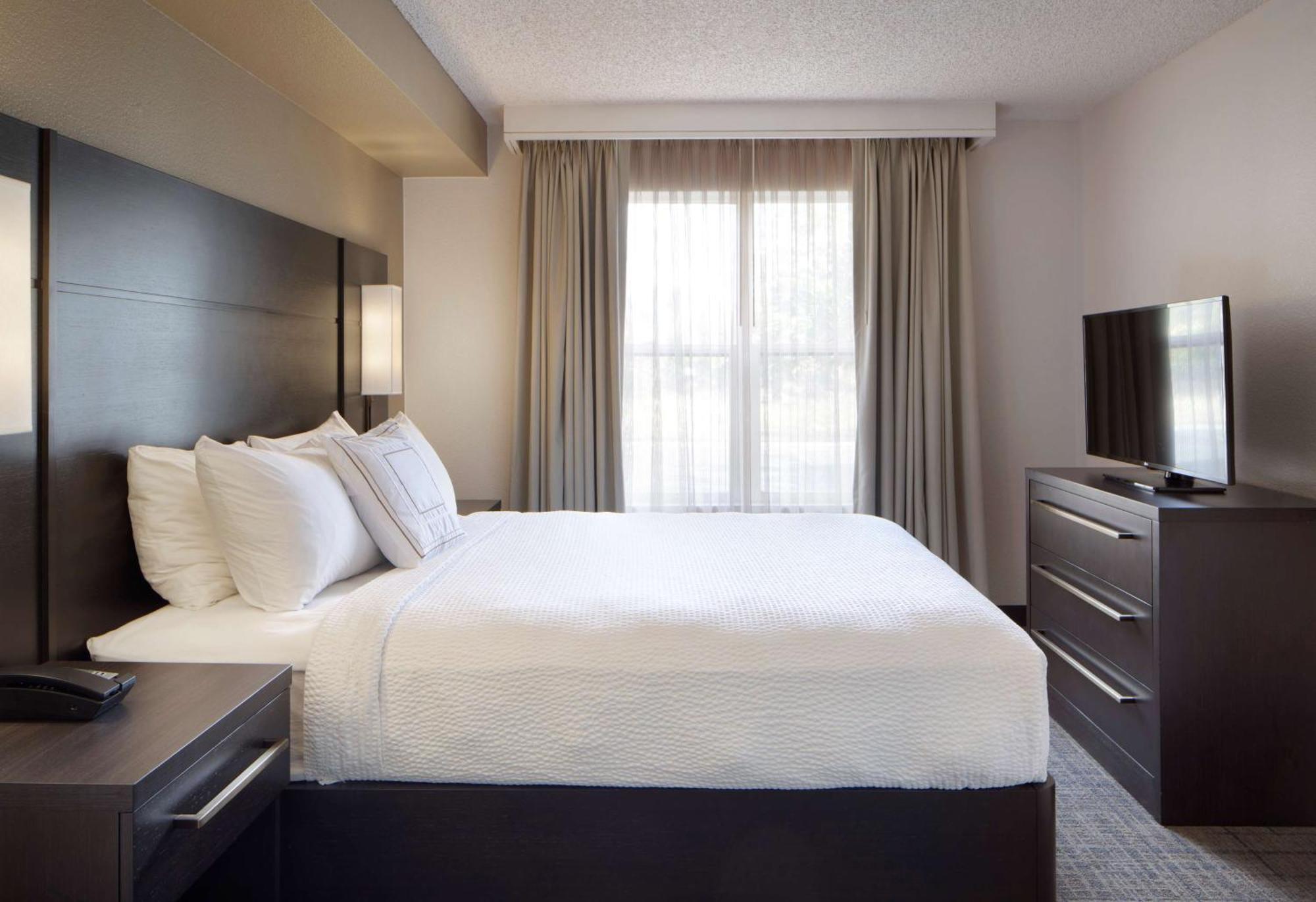 Two Bedroom Suite Queen Each Roll Shower Mobility Accessible,1210737556:JPEG