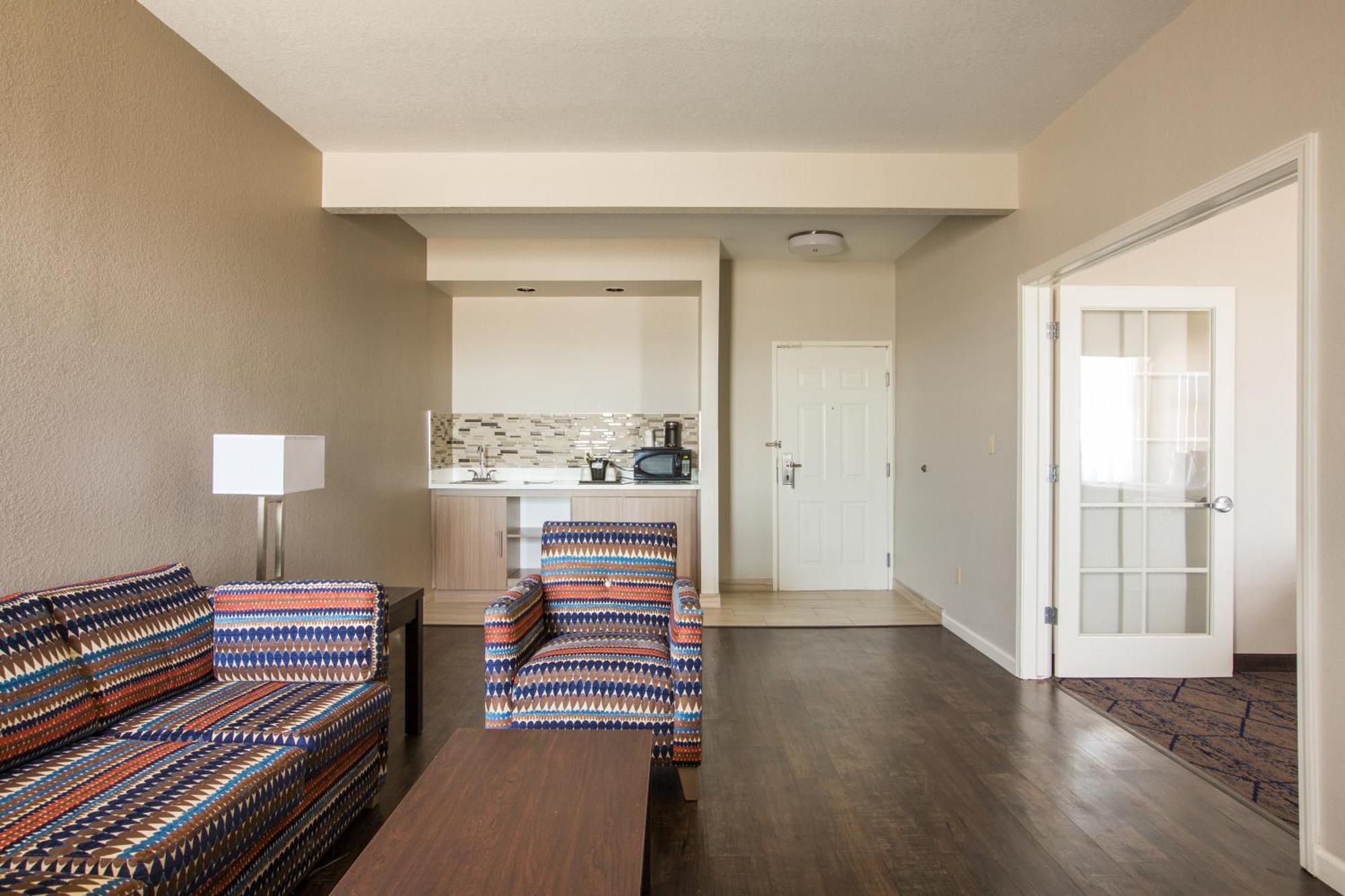 Studio Suite Two Queen Beds Non-Smoking