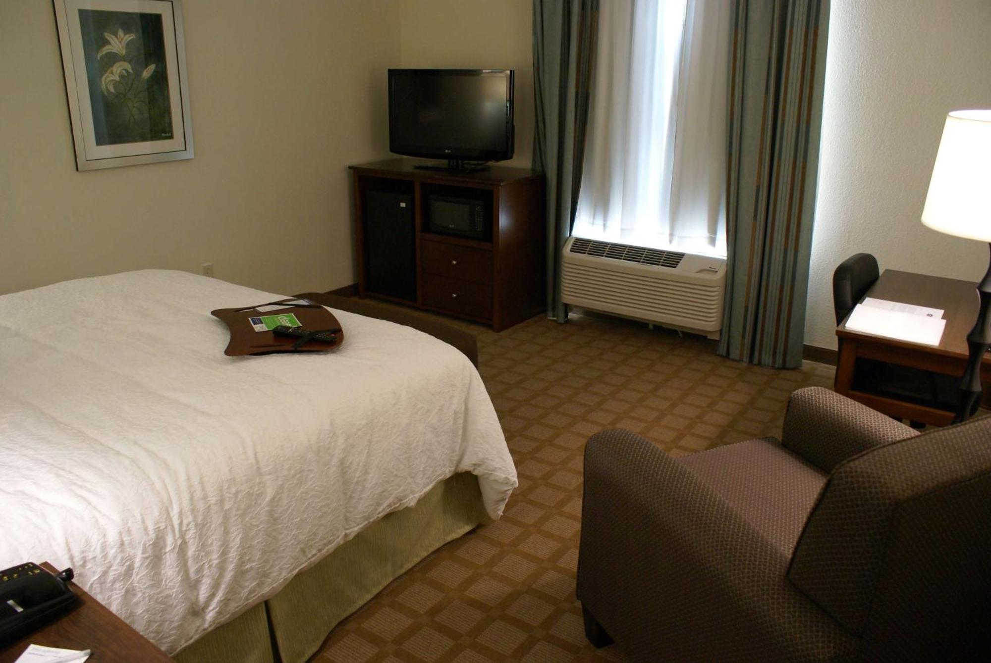 King Room with King Bed - Non-Smoking