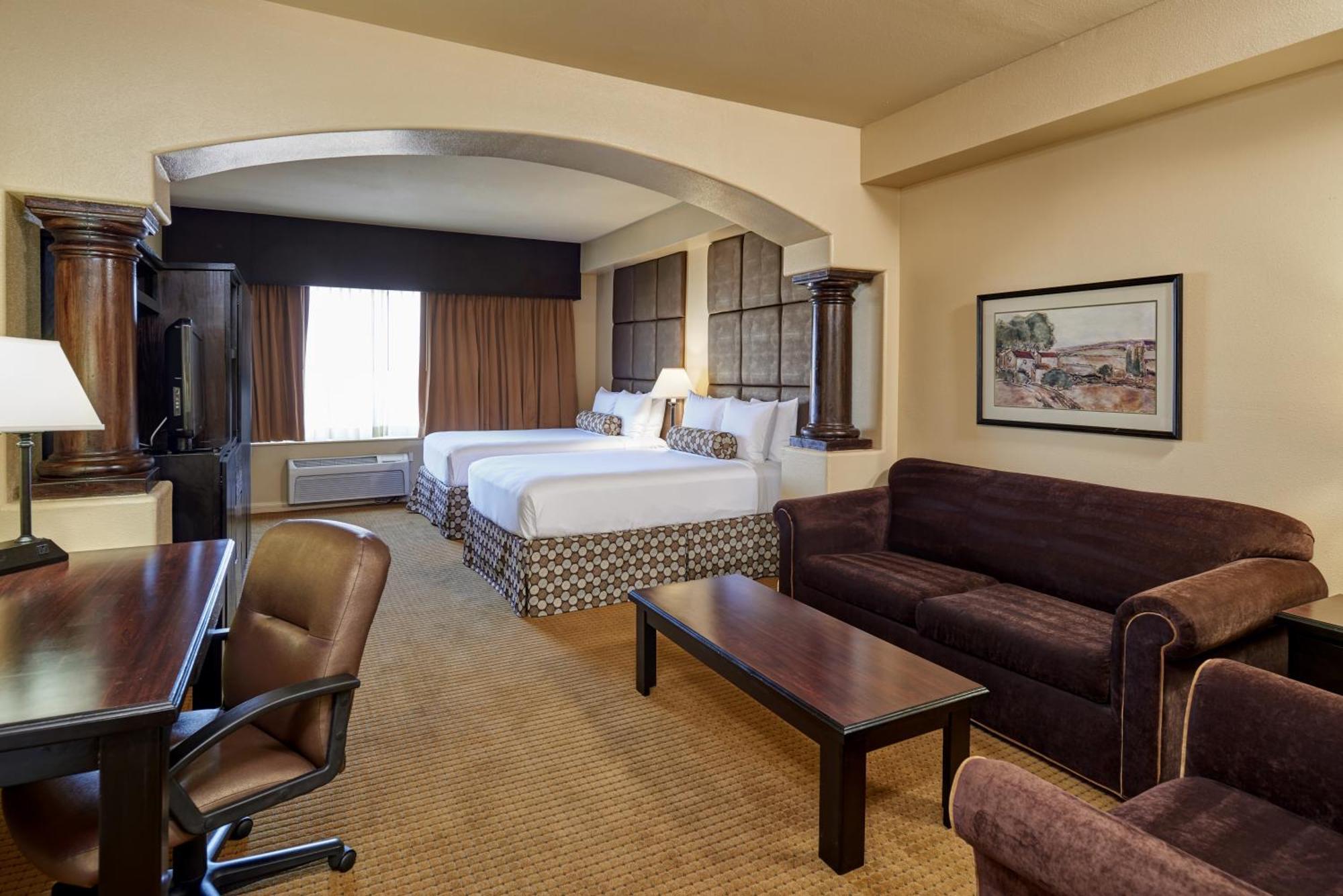 Studio Suite Two Double Beds Non-Smoking