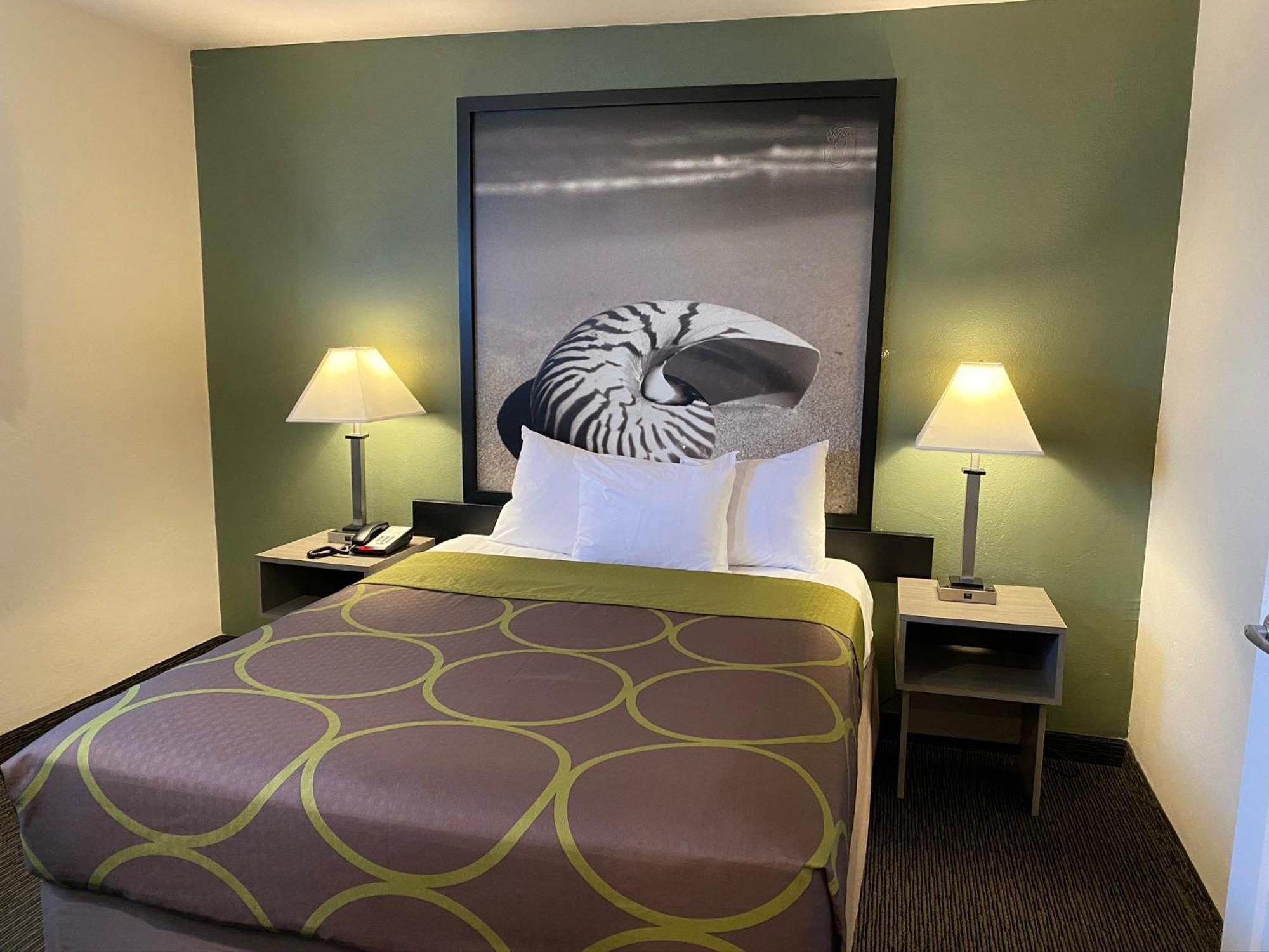 Deluxe Queen Room Two Queen Beds Non-Smoking