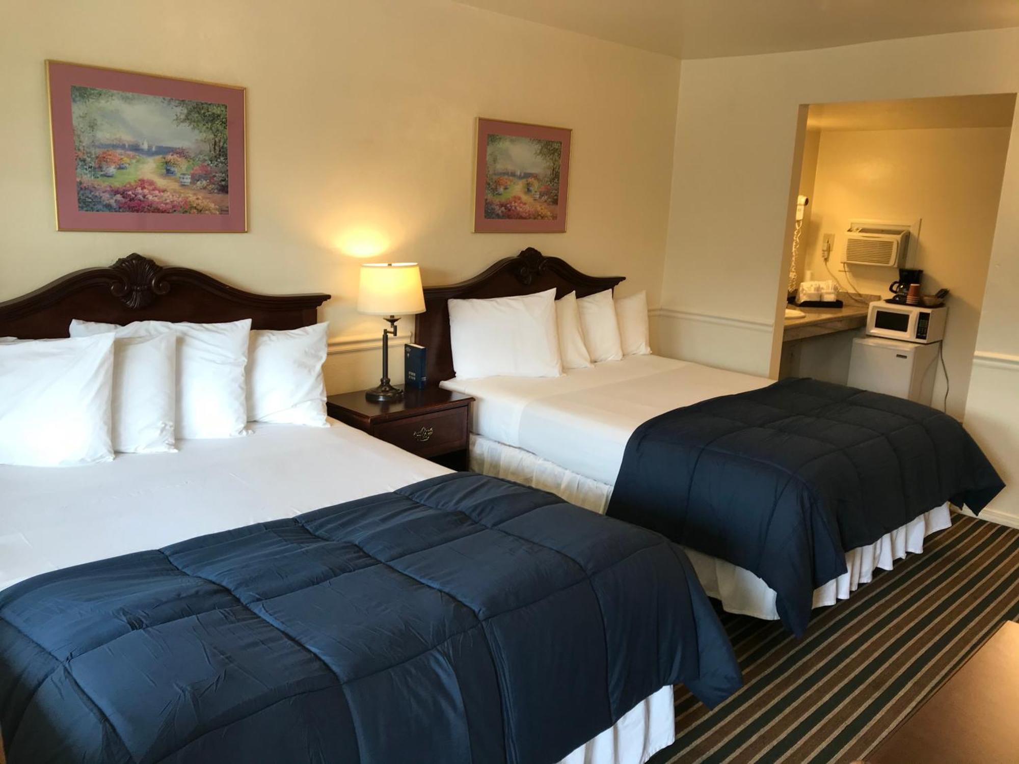 Room 2 Queen Beds