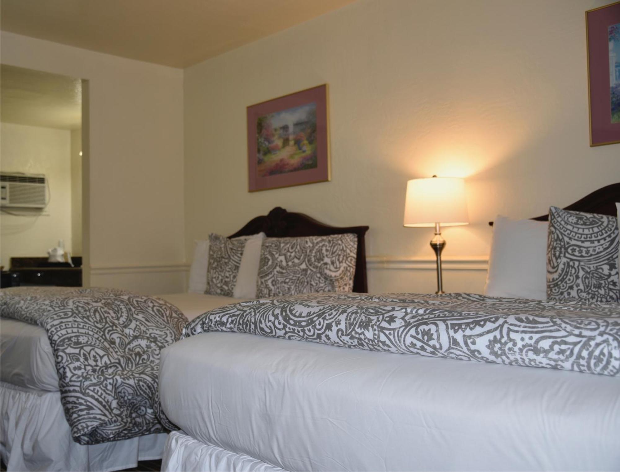 Room 2 Queen Beds