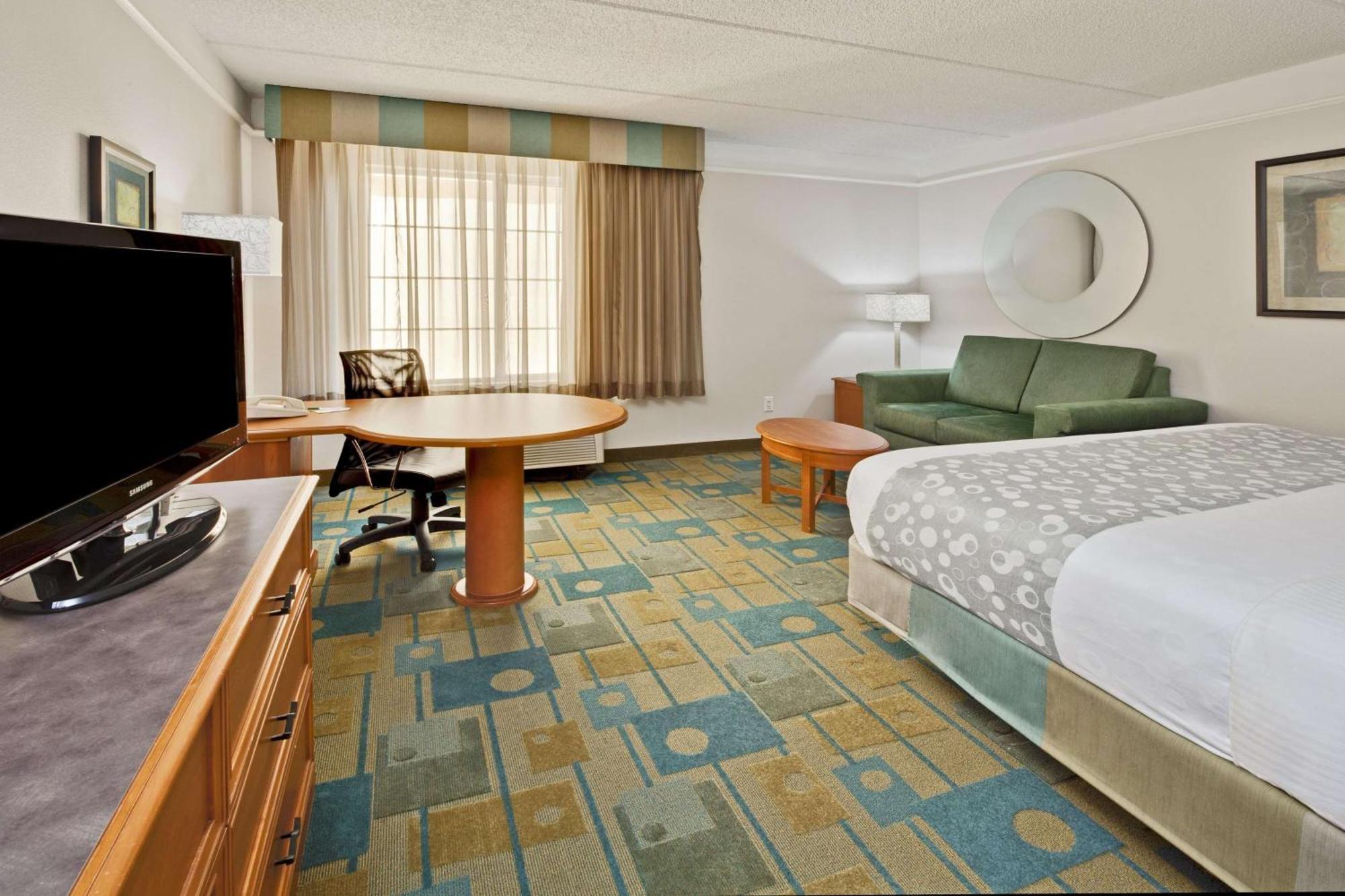 Deluxe King Room Non-Smoking