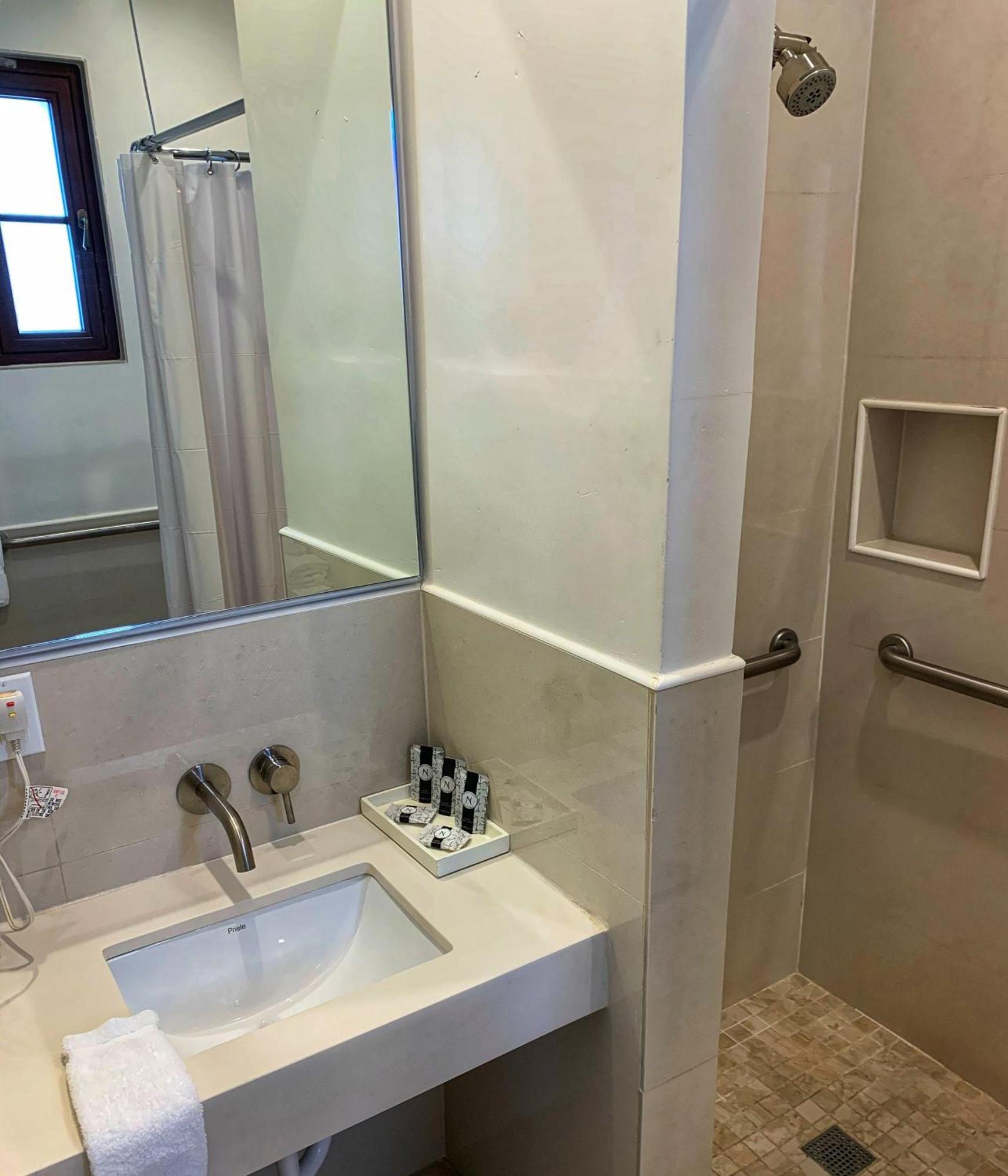 King ADA Room