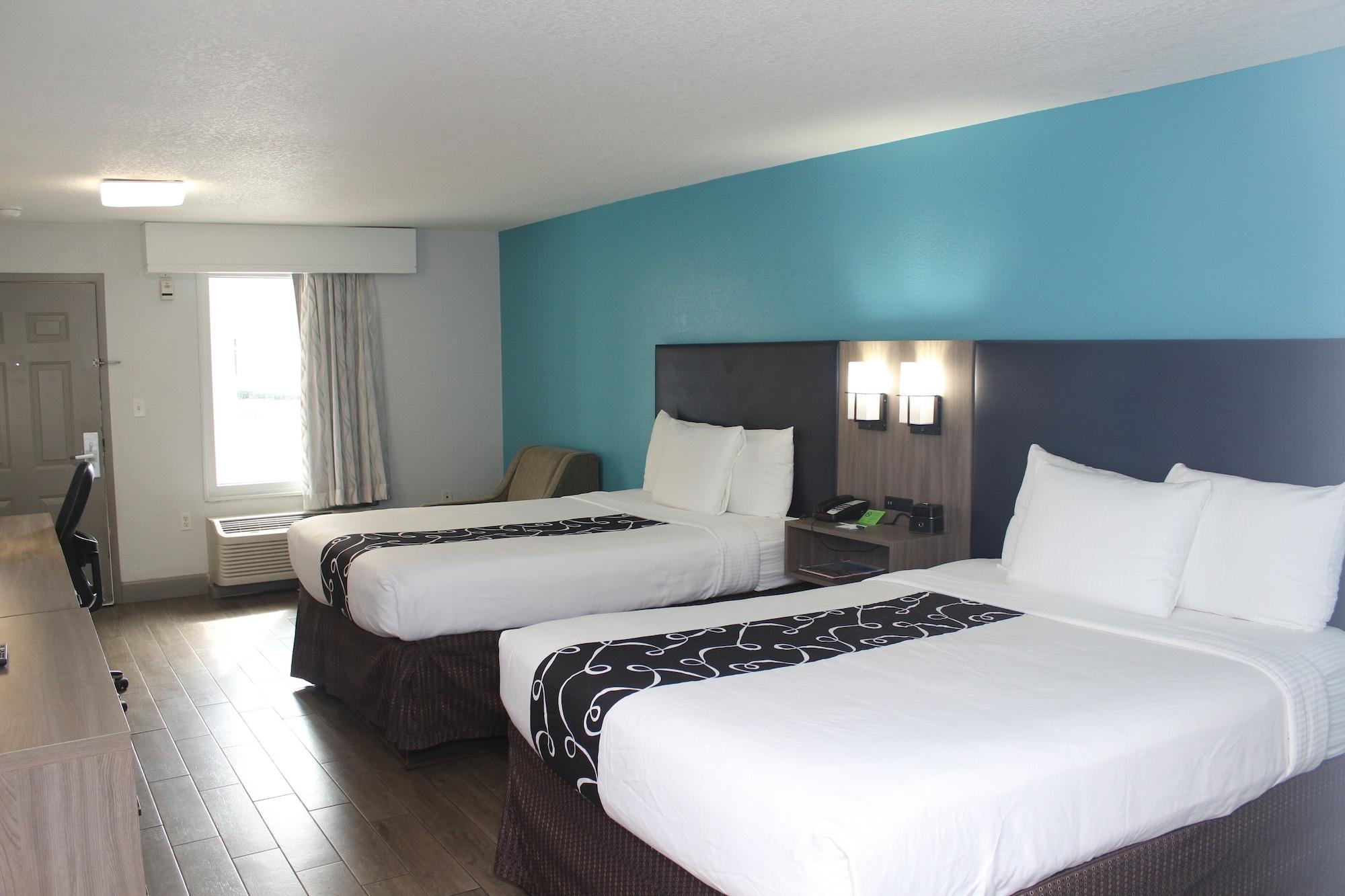 Queen Room Two Queen Beds City View Non-Smoking