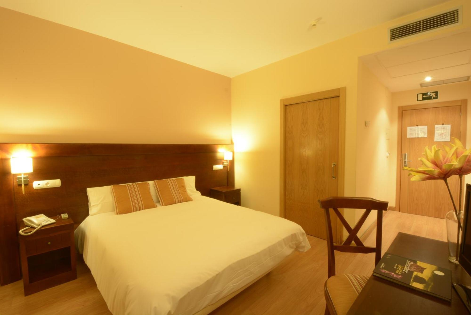 Standard Queen Room