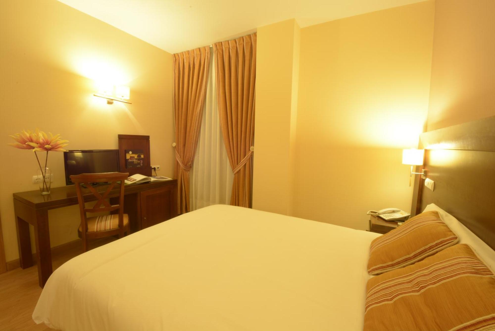 Standard Queen Room