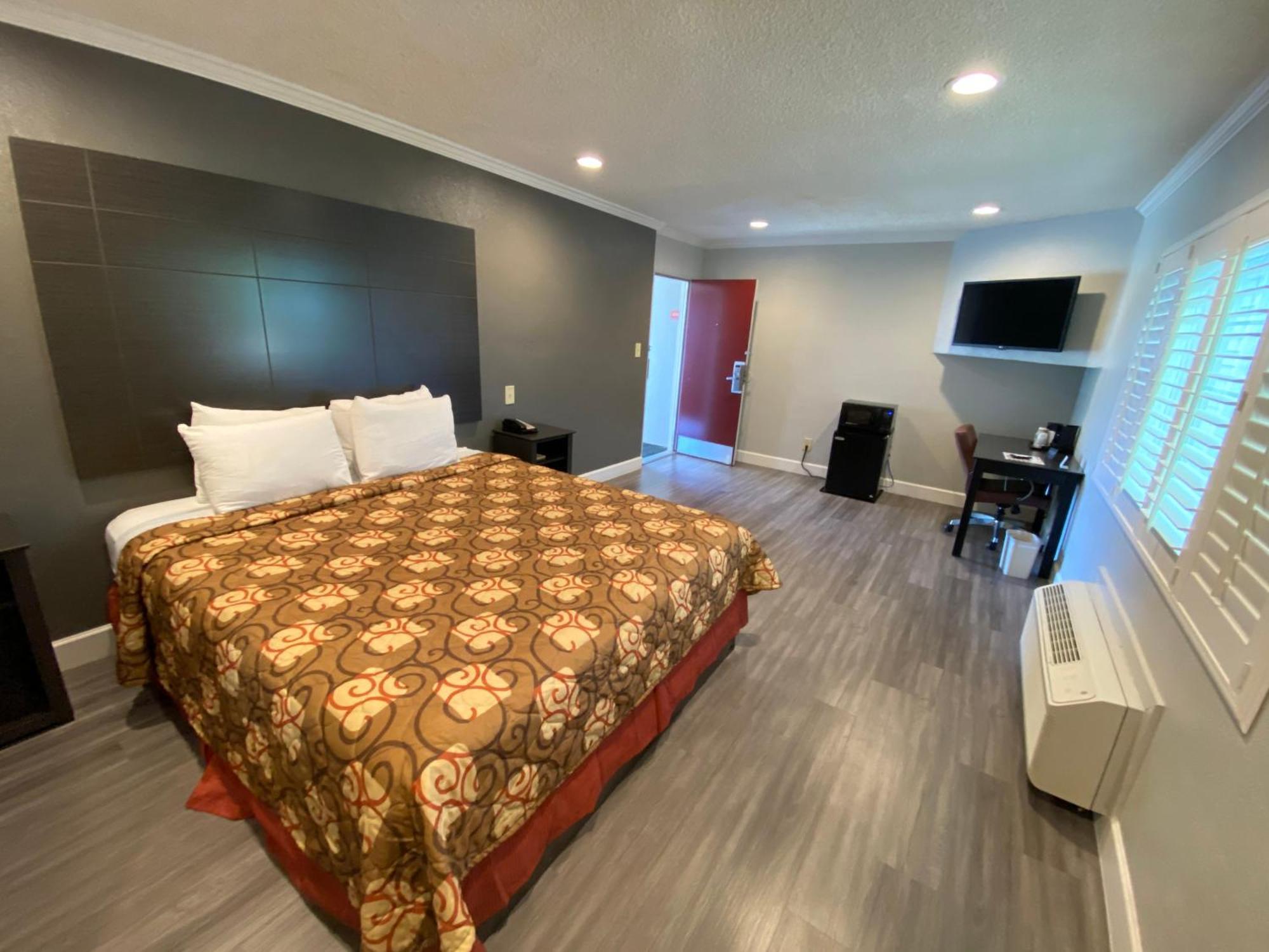 Deluxe King Room