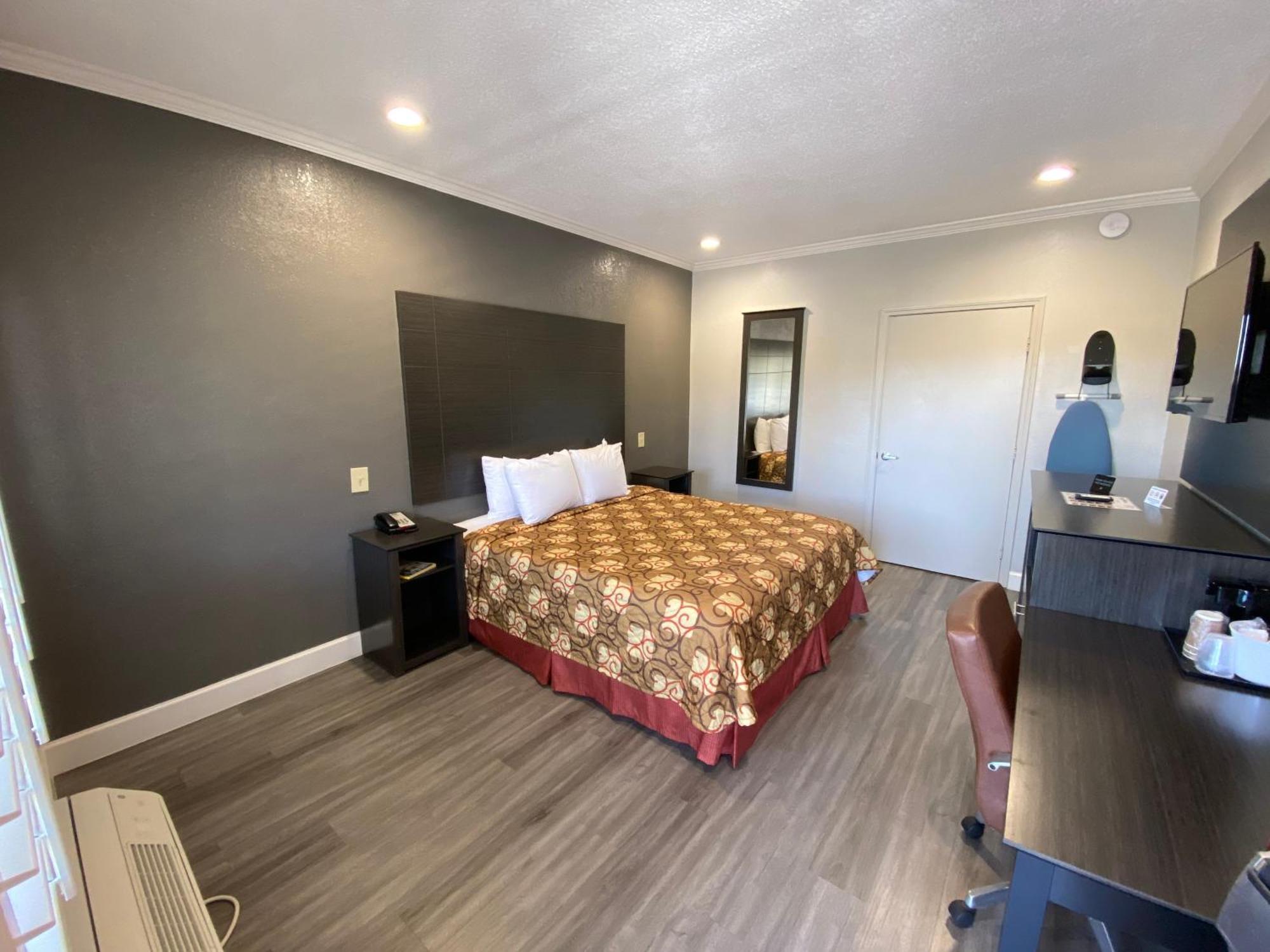 Deluxe King Room