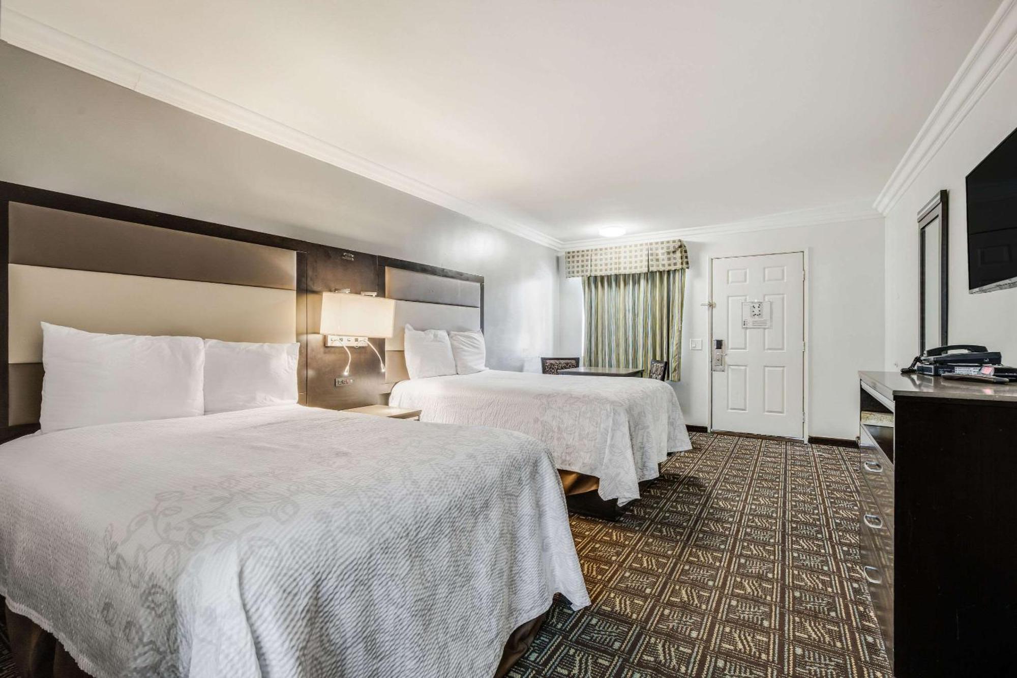 Standard Double Room Two Double Beds Non-Smoking