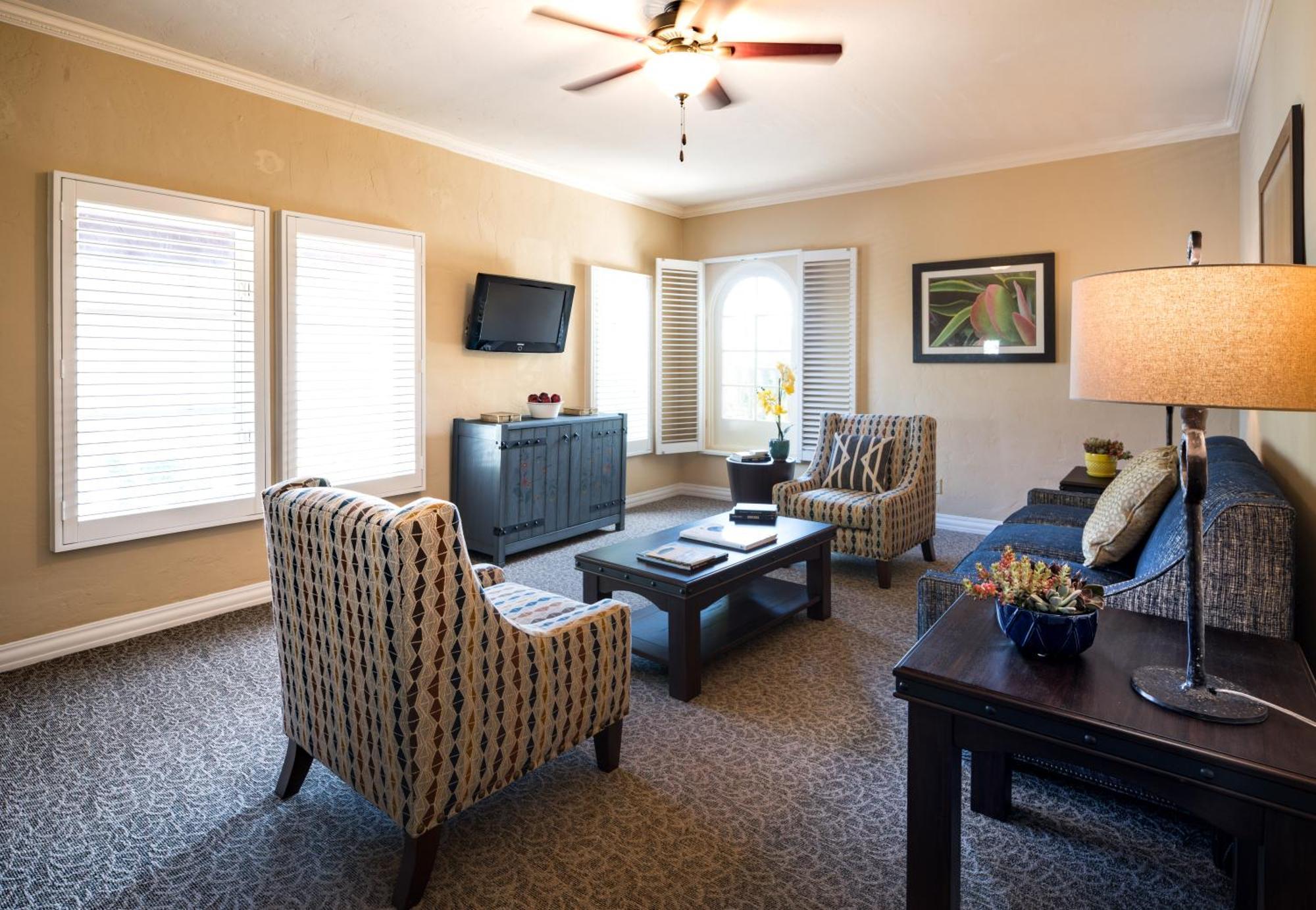Deluxe Two-Bedroom Suite,695579625:JPEG