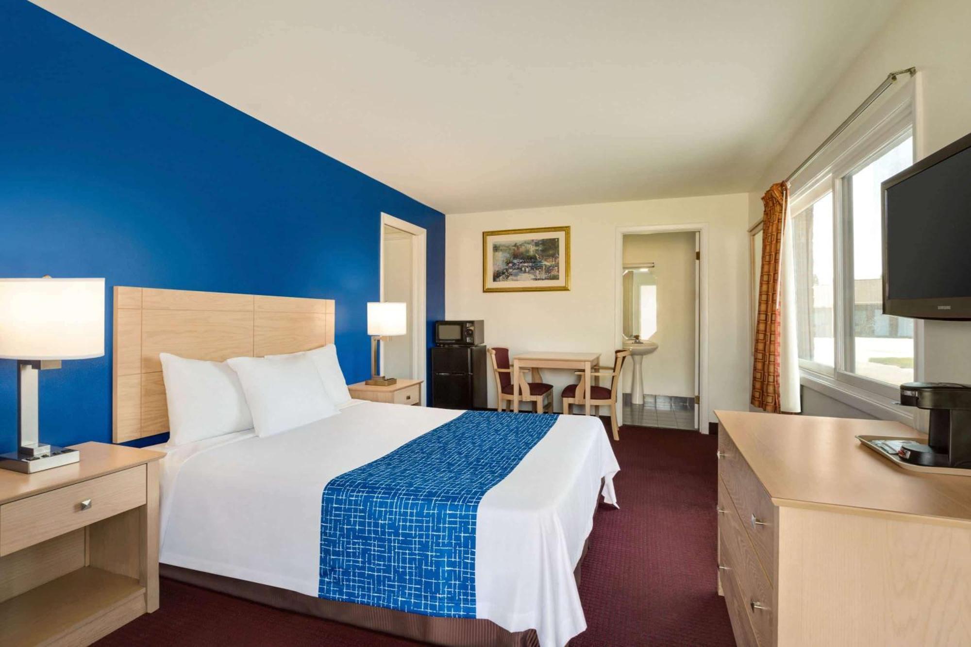 Two-Bedroom Suite,1435410469:JPEG