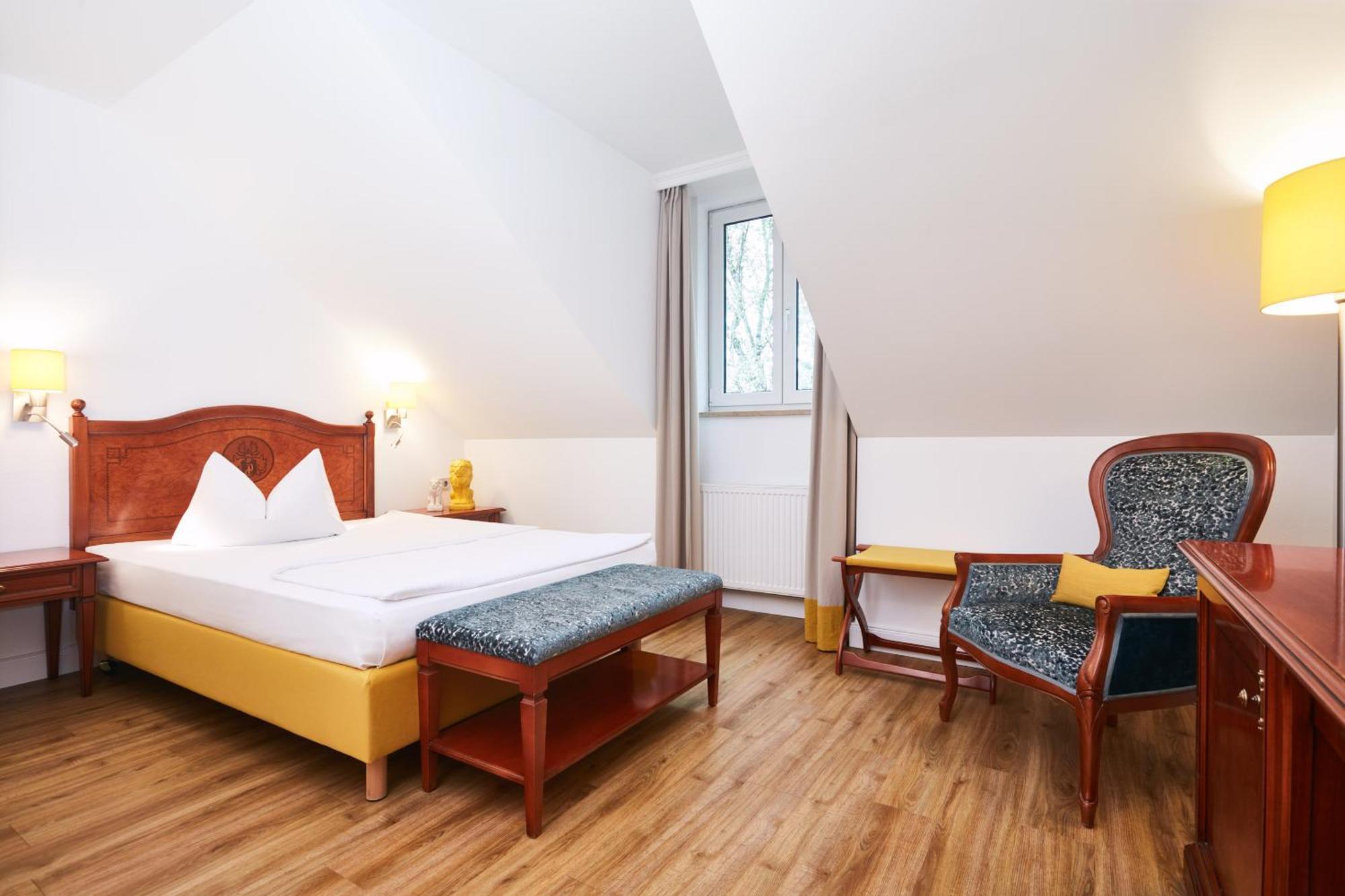 Single Room,444029145:JPEG