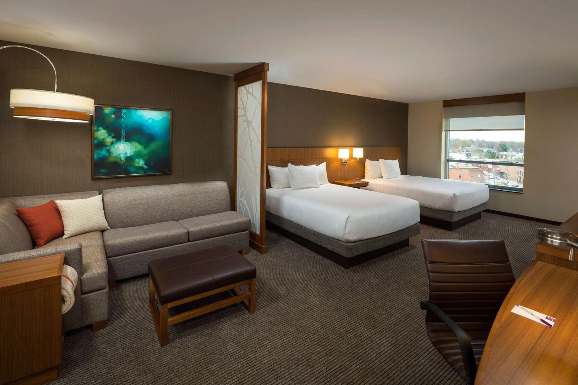 Queen Room with Two Queen Beds with Accessible Tub - Disability Access