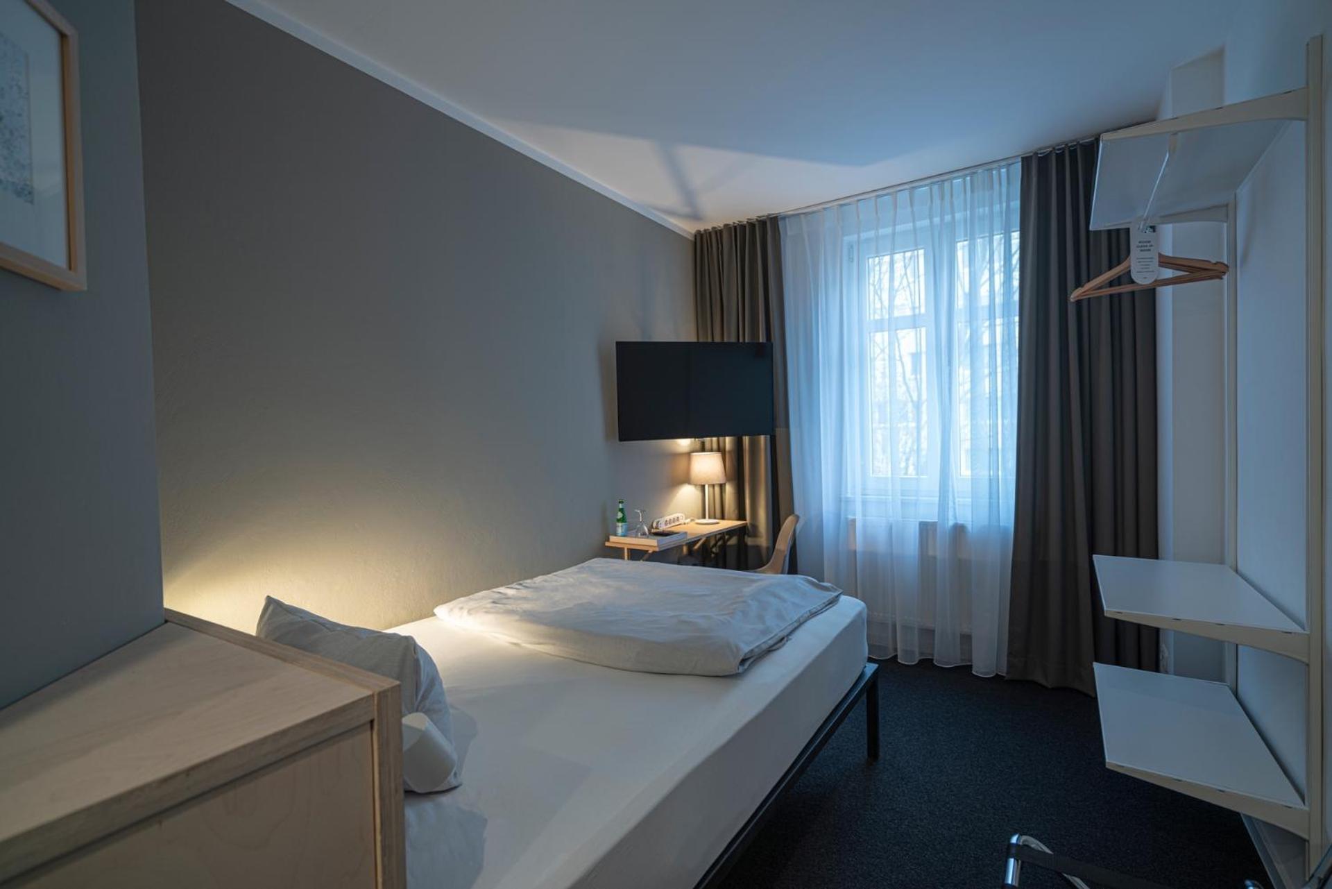 Single Room,1212087187:JPEG