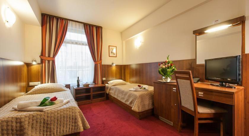 Double Room Business,422540538:JPEG