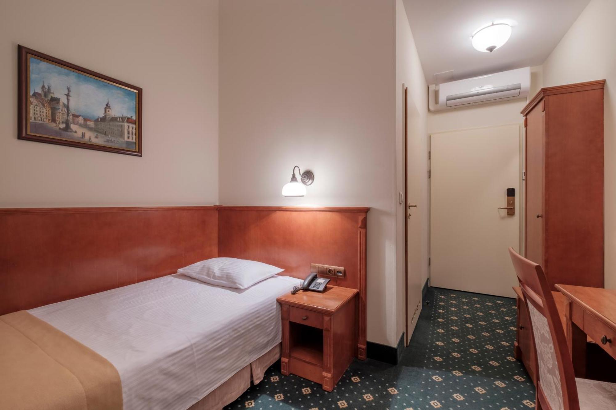 Single Room,1212220501:JPEG