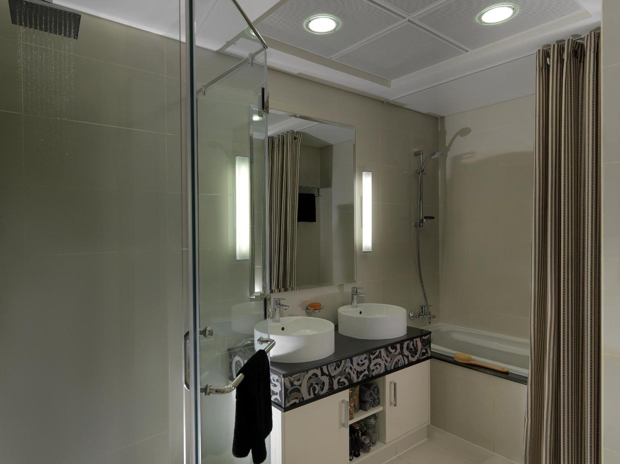One Bedroom City View King kitchenette Private Balcony