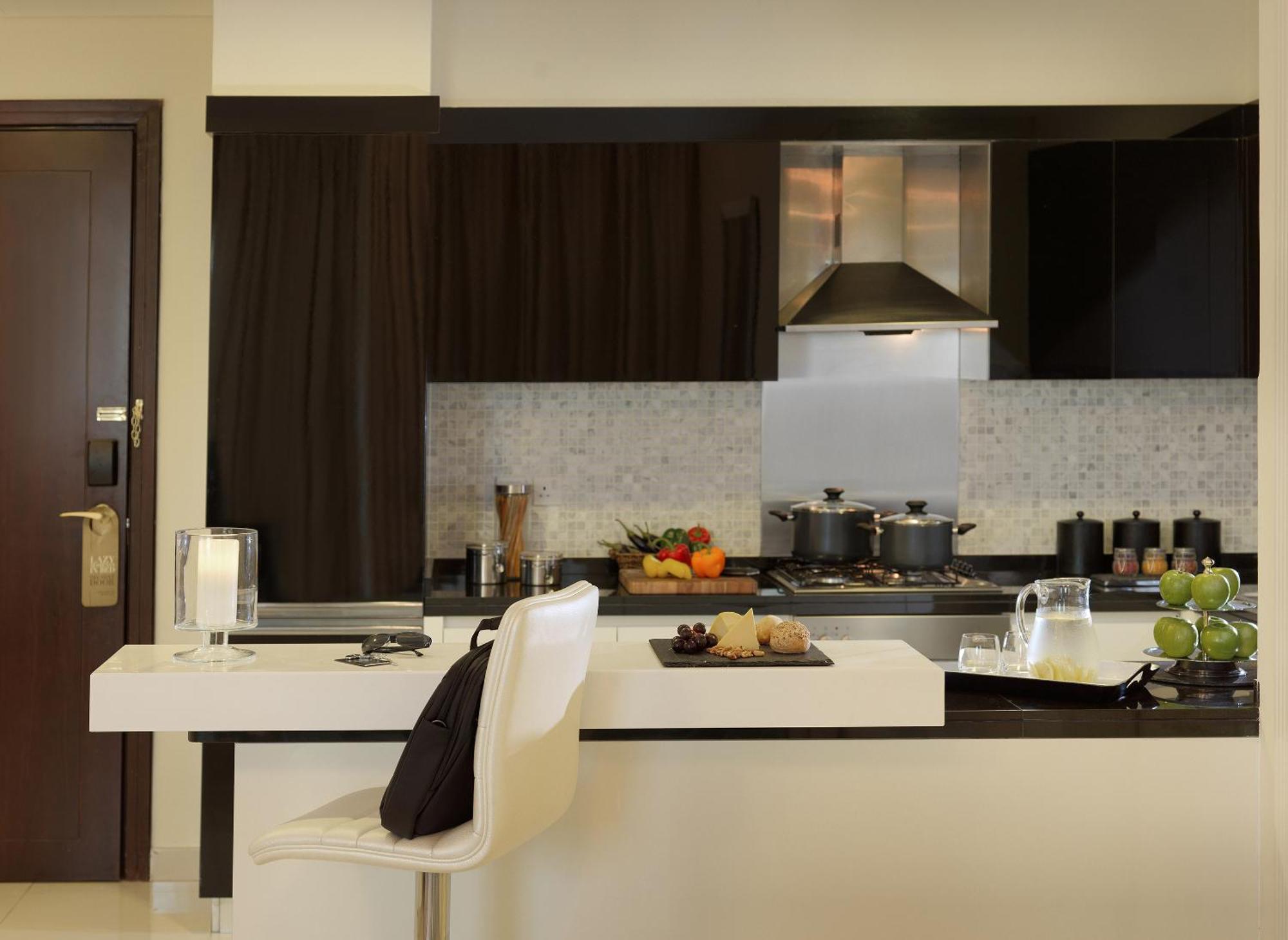 Three Bedroom City View kitchenette Private Balcony