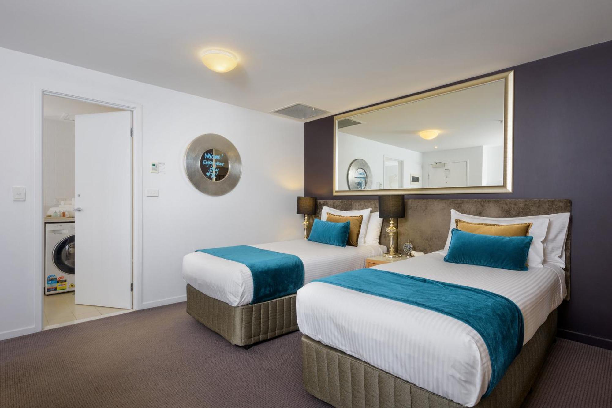 Heritage King Suite,1212334318:JPEG