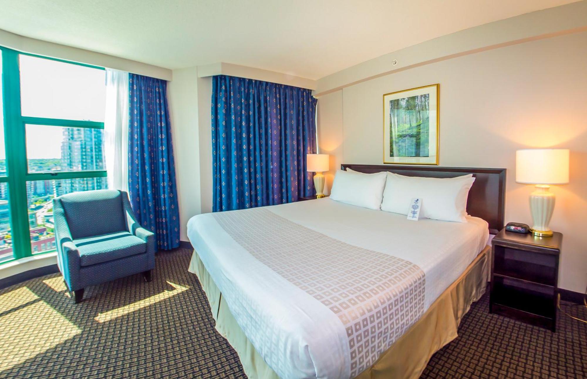 Deluxe Queen Suite