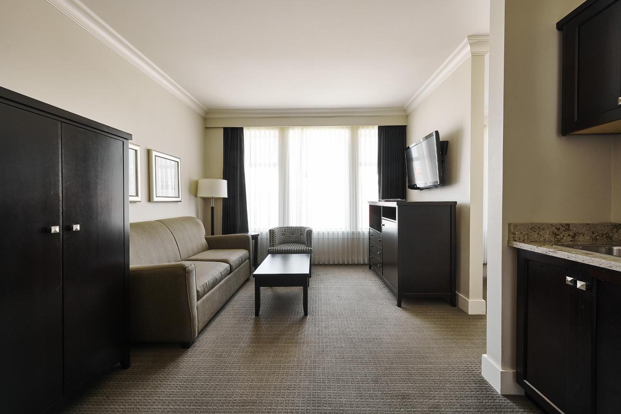 Superior Junior King Suite