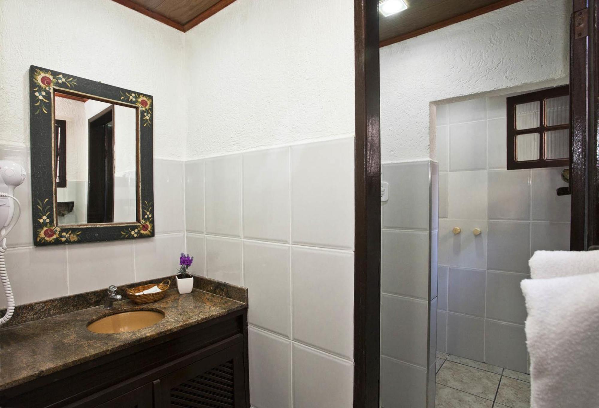 Standard Room,1212745762:JPEG
