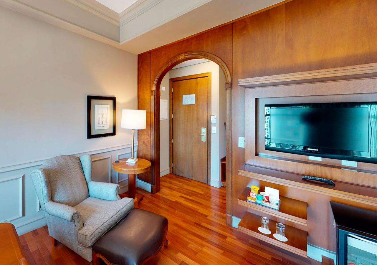 Queen Suite