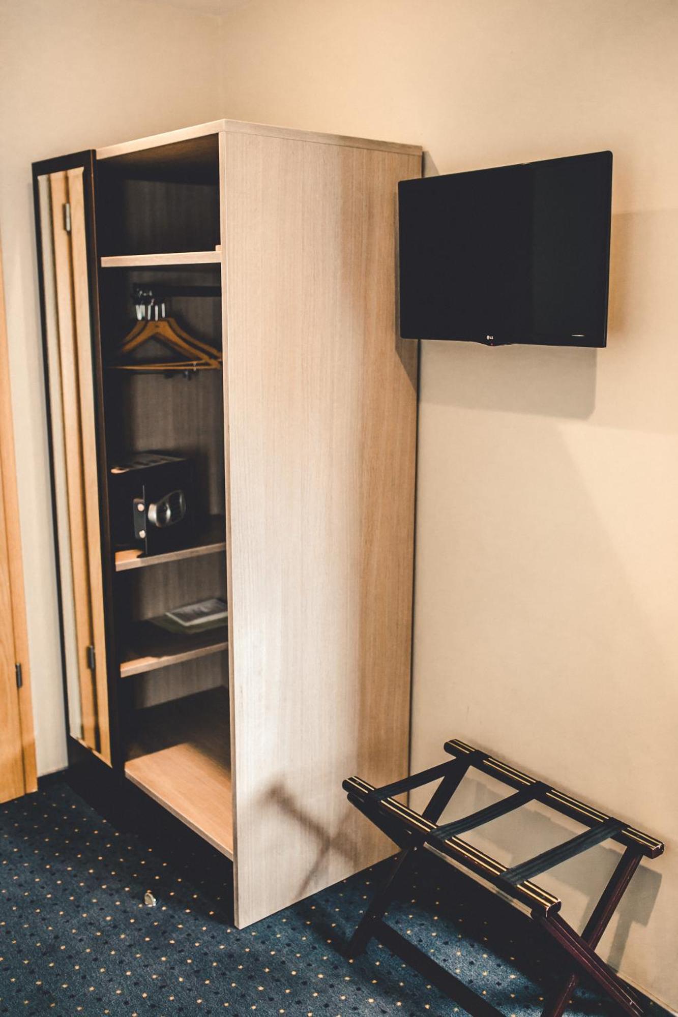Superior Double or Twin Room Air-conditioning