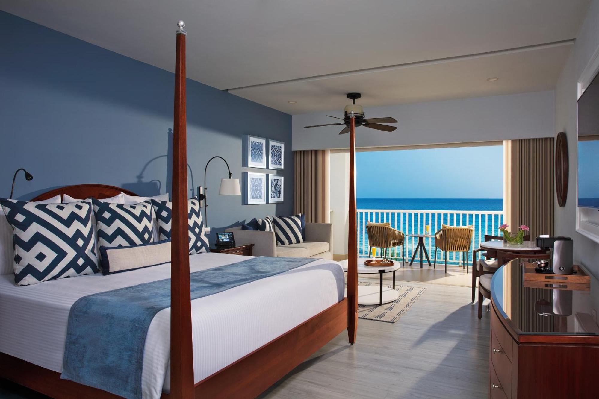 Junior Suite Ocean Front King