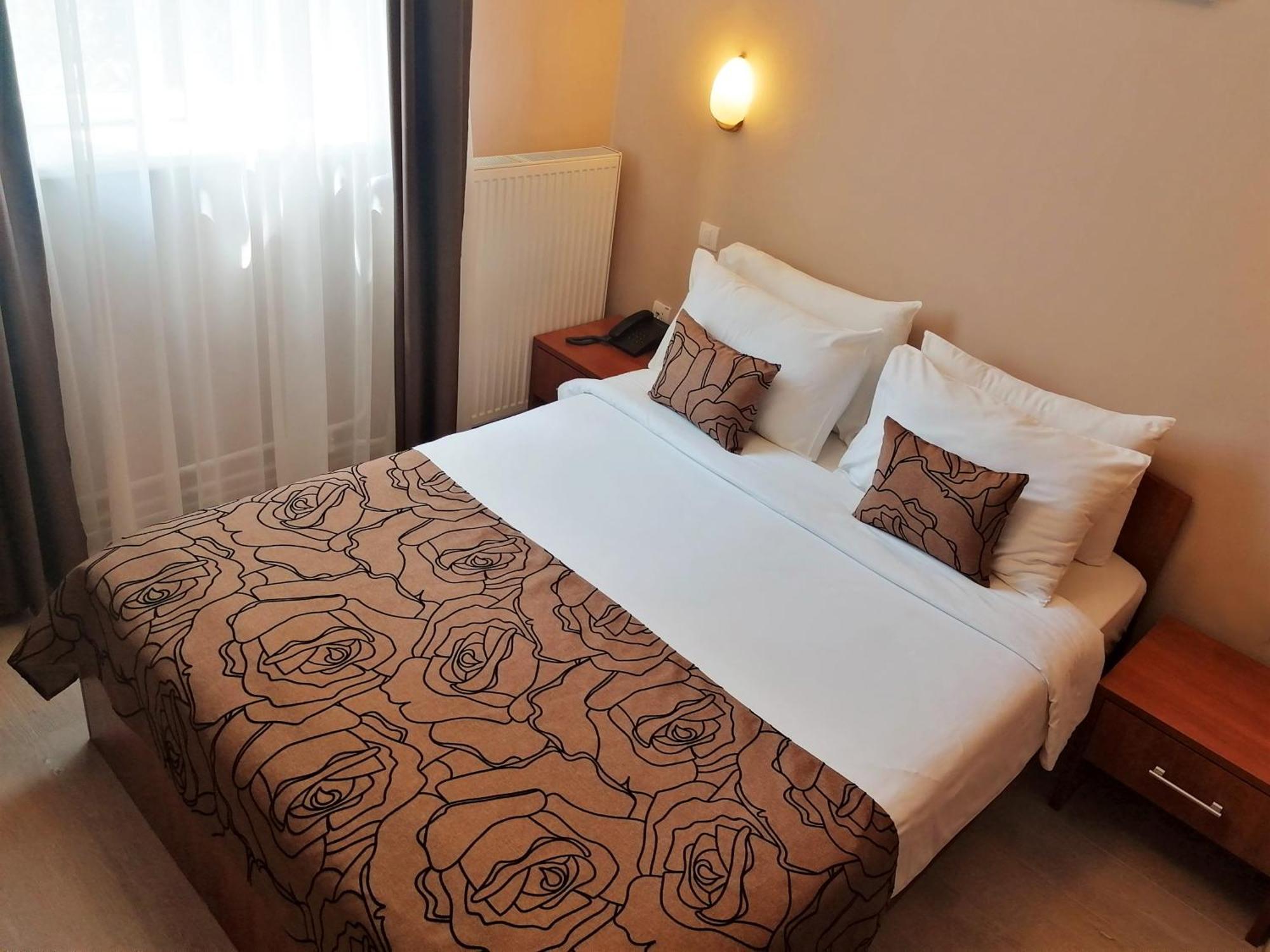 Budget Double Room Annex,1278178054:JPEG