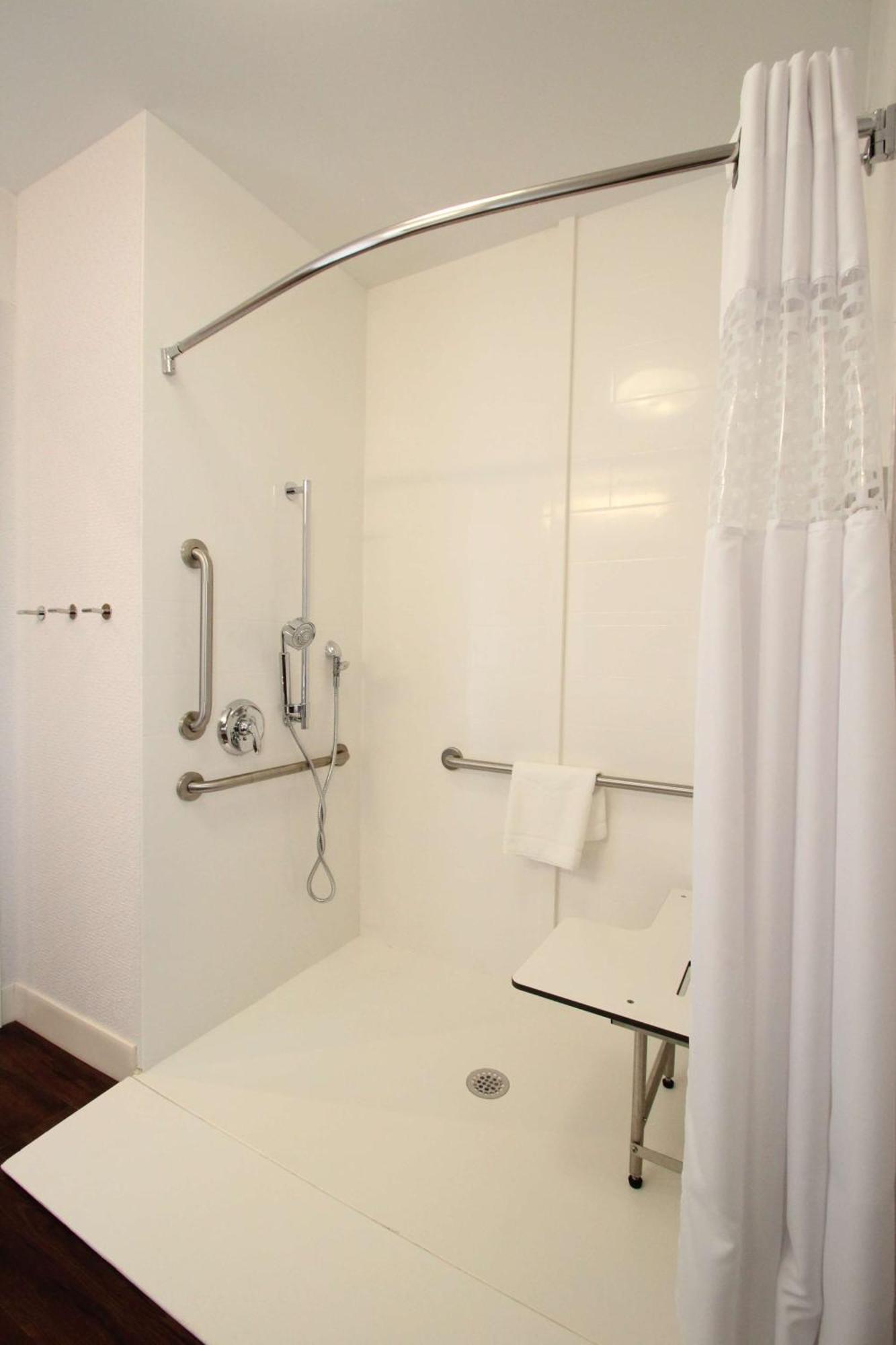 Queen Room with Two Queen Beds - Mobility Access/Non-Smoking