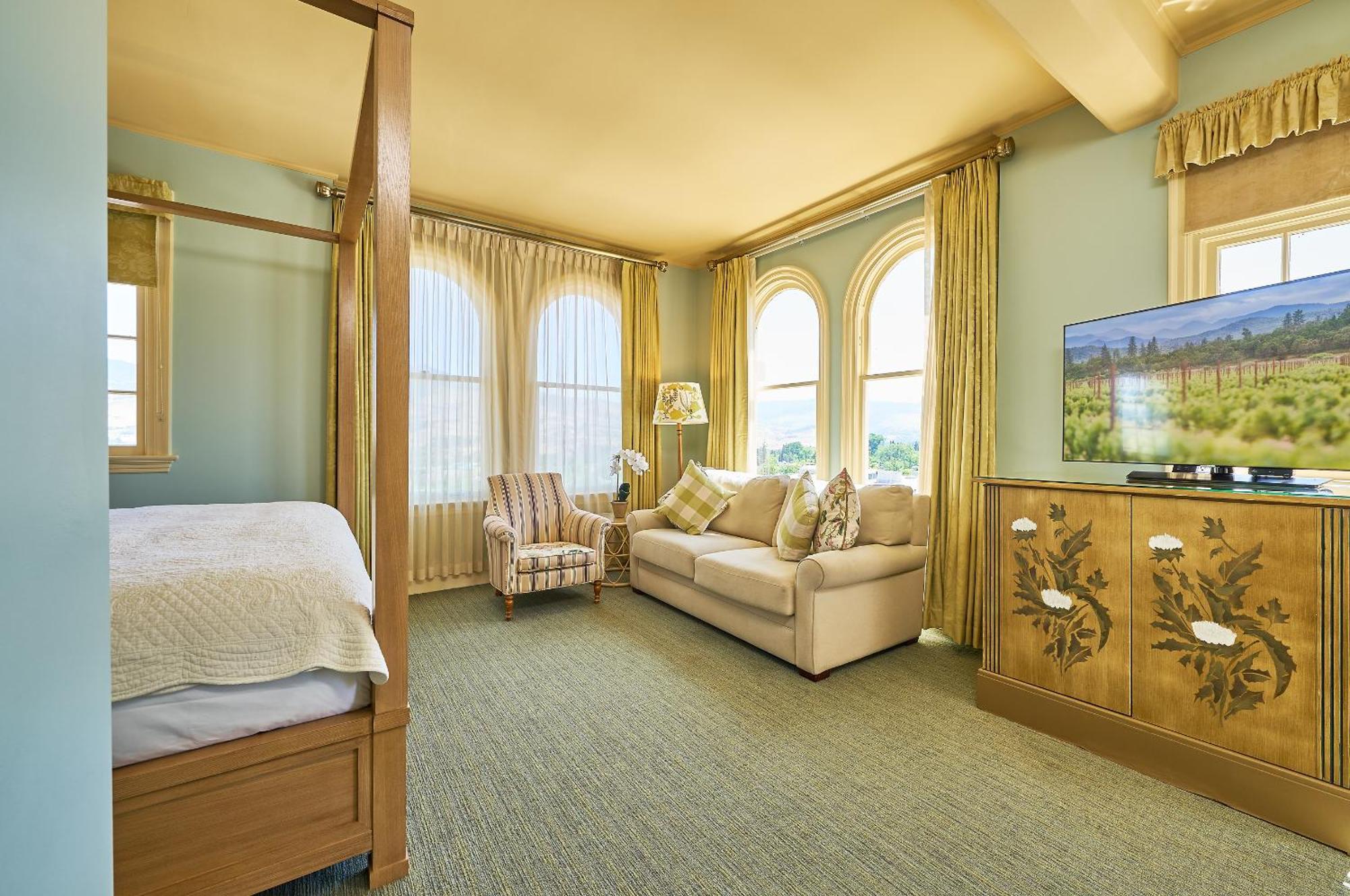 Deluxe King Room