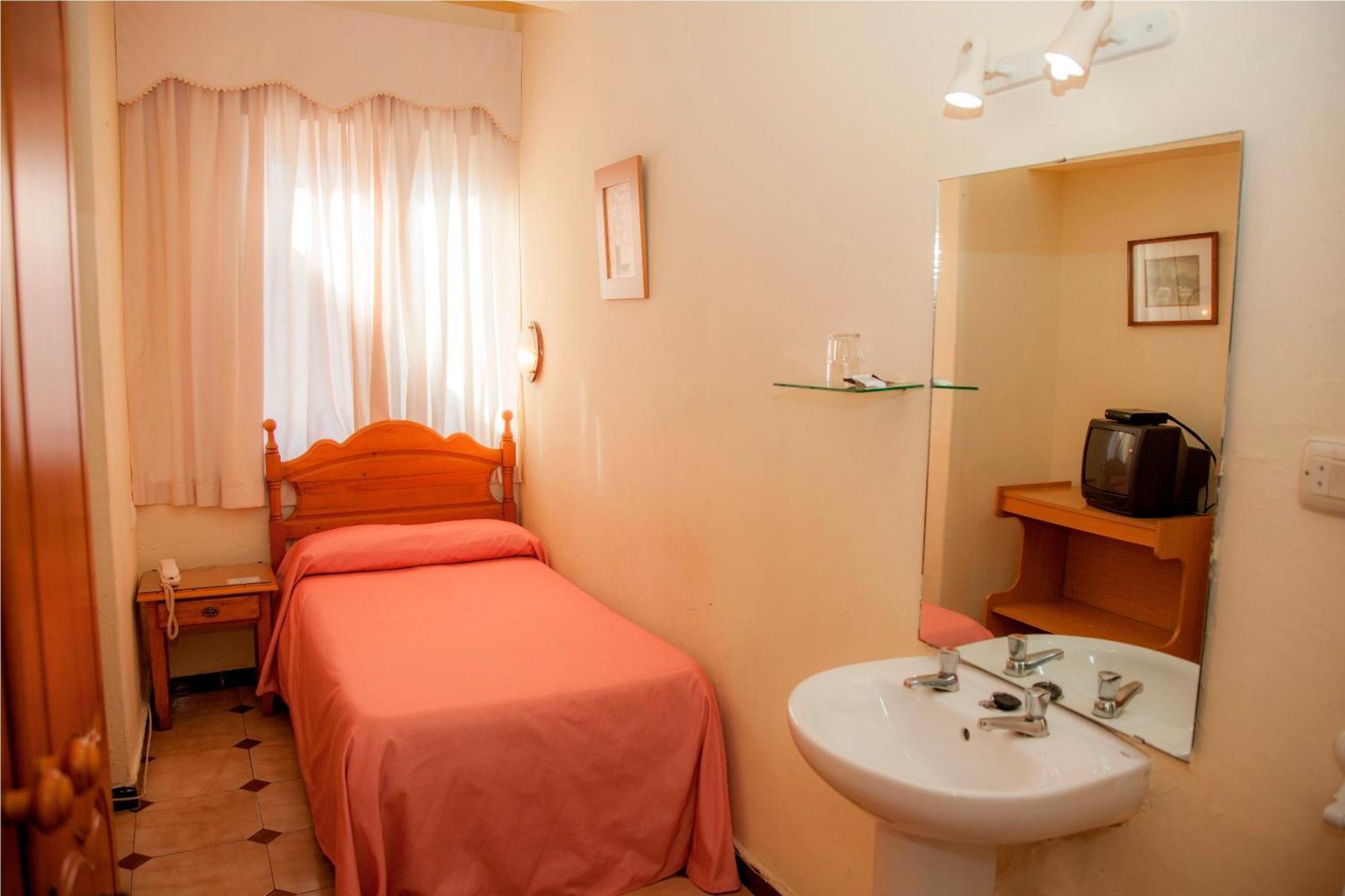 Single Room,1214606683:JPEG